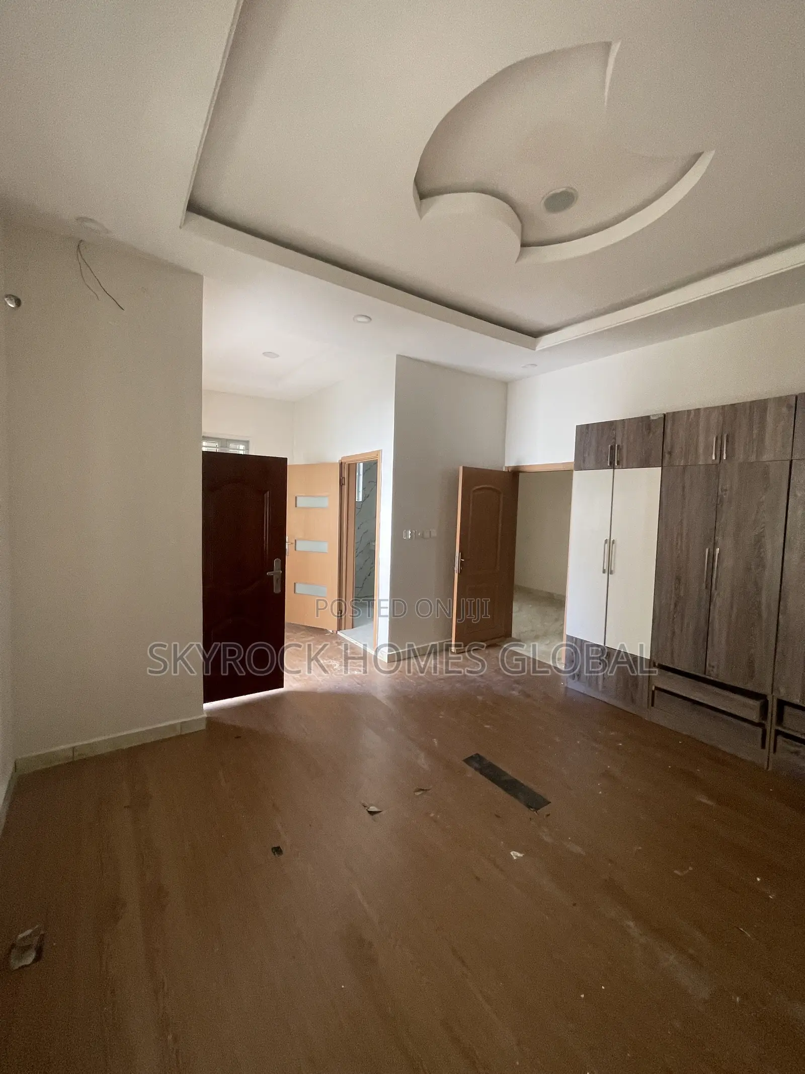 4bdrm Duplex in Chevron for rent