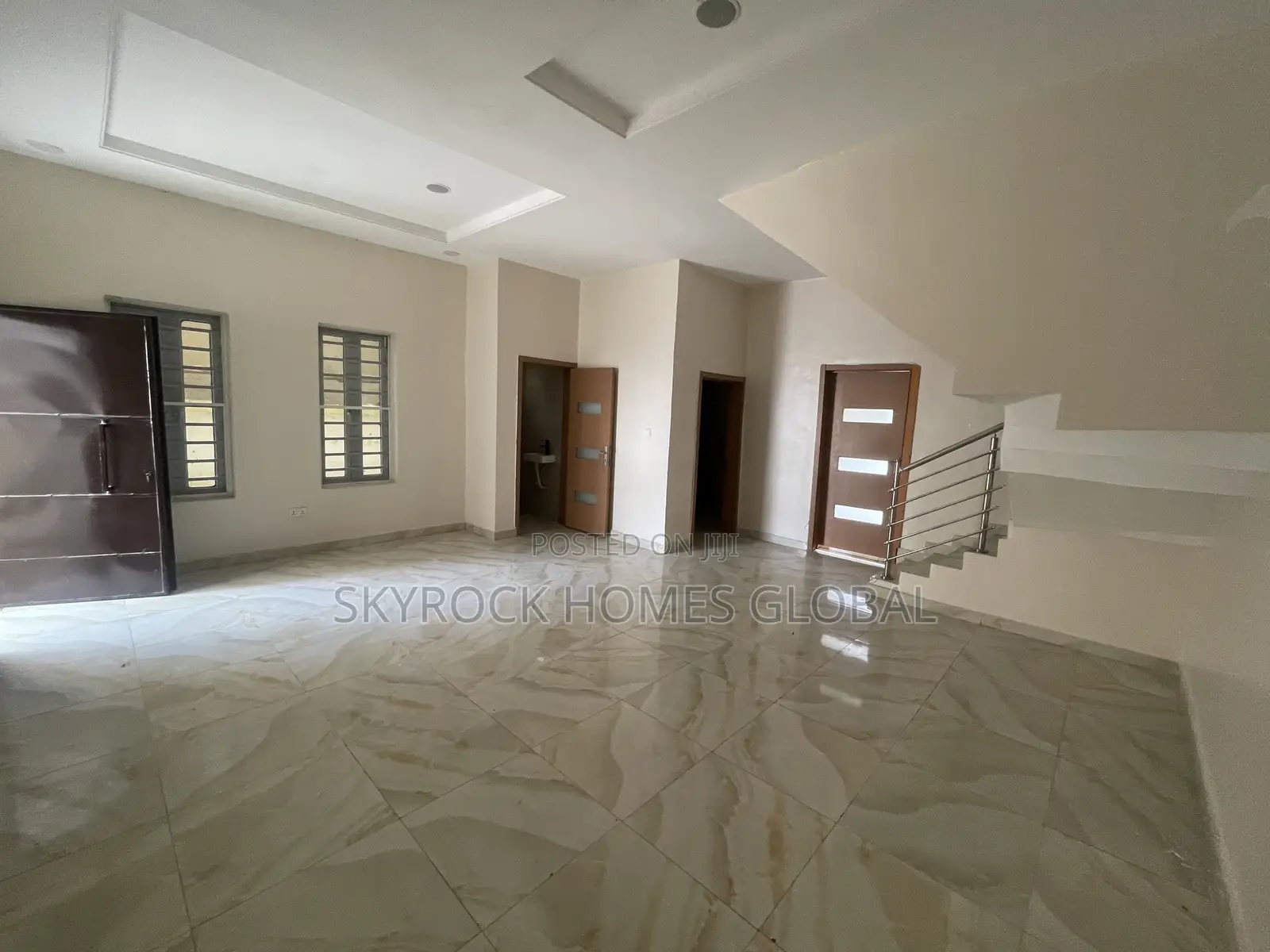 4bdrm Duplex in Chevron for rent