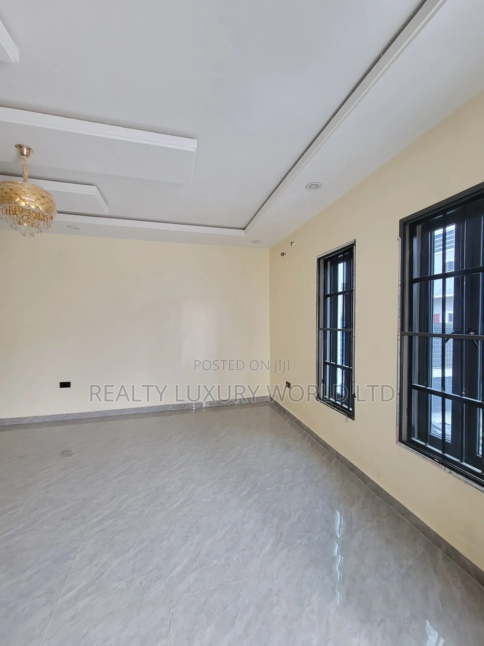 5bdrm Block of Flats in Sabon Lugbe for rent