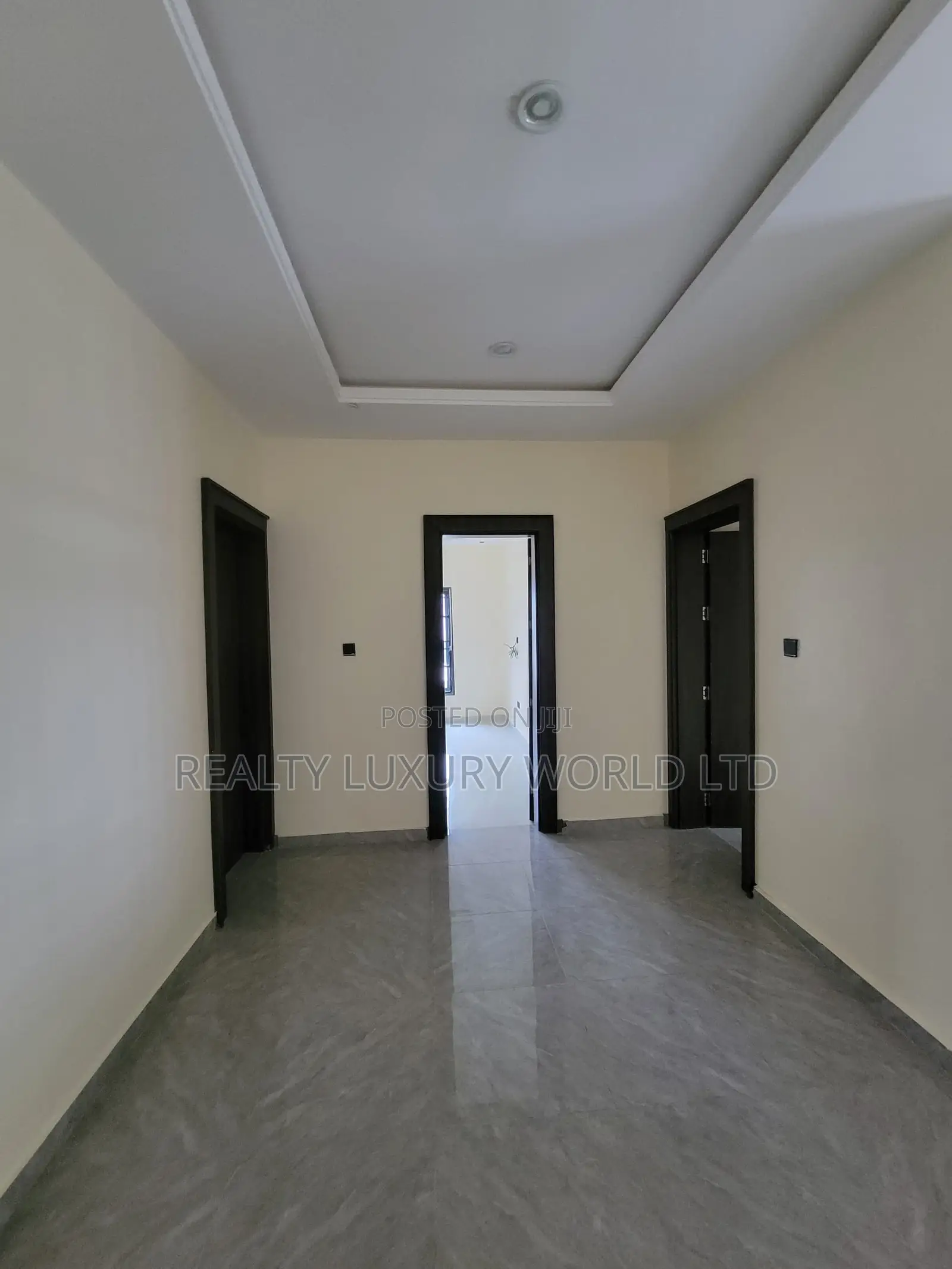 5bdrm Block of Flats in Sabon Lugbe for rent