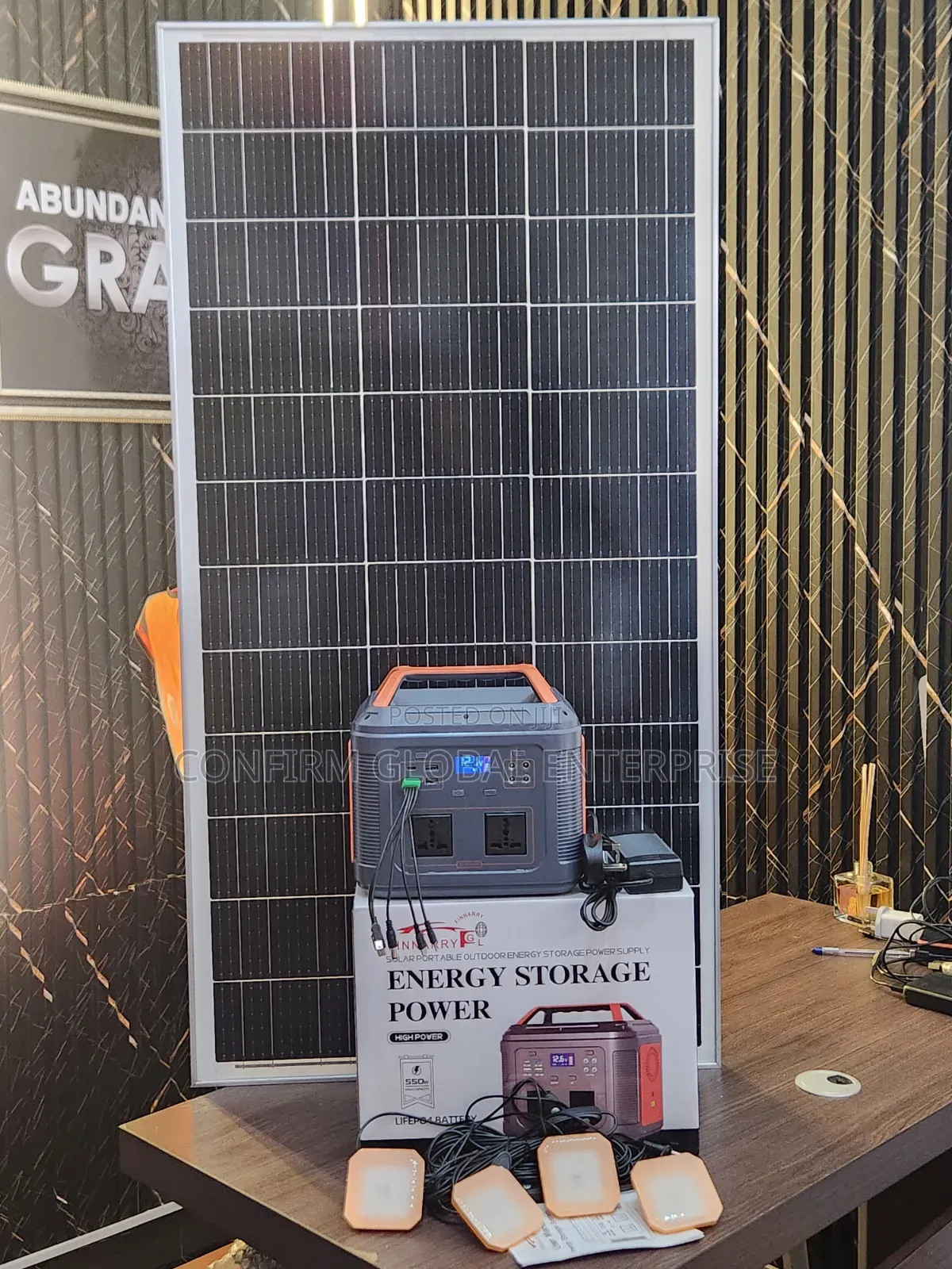 550W Emergency Backup Solar Generator + 150W Panel + 4 Bulbs