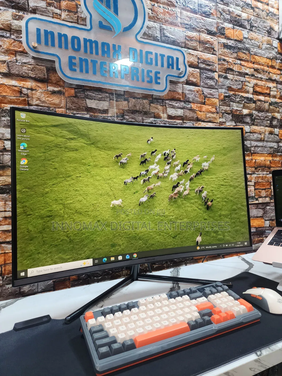 Samsung 32-Inch Curved Class UHD 3840x2160 Led Hdmi Monitor
