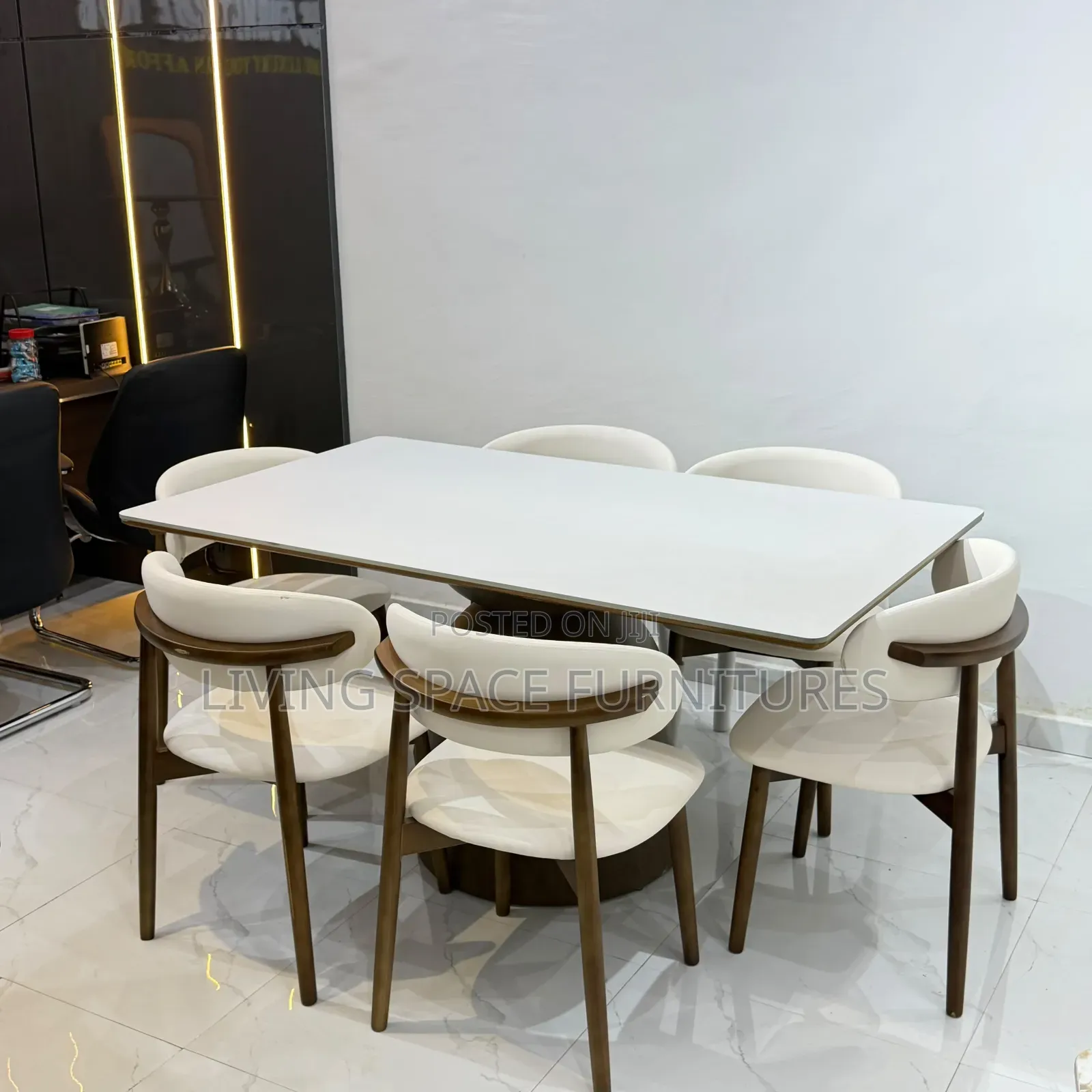 Contemporary Dining Set by 6Seaters