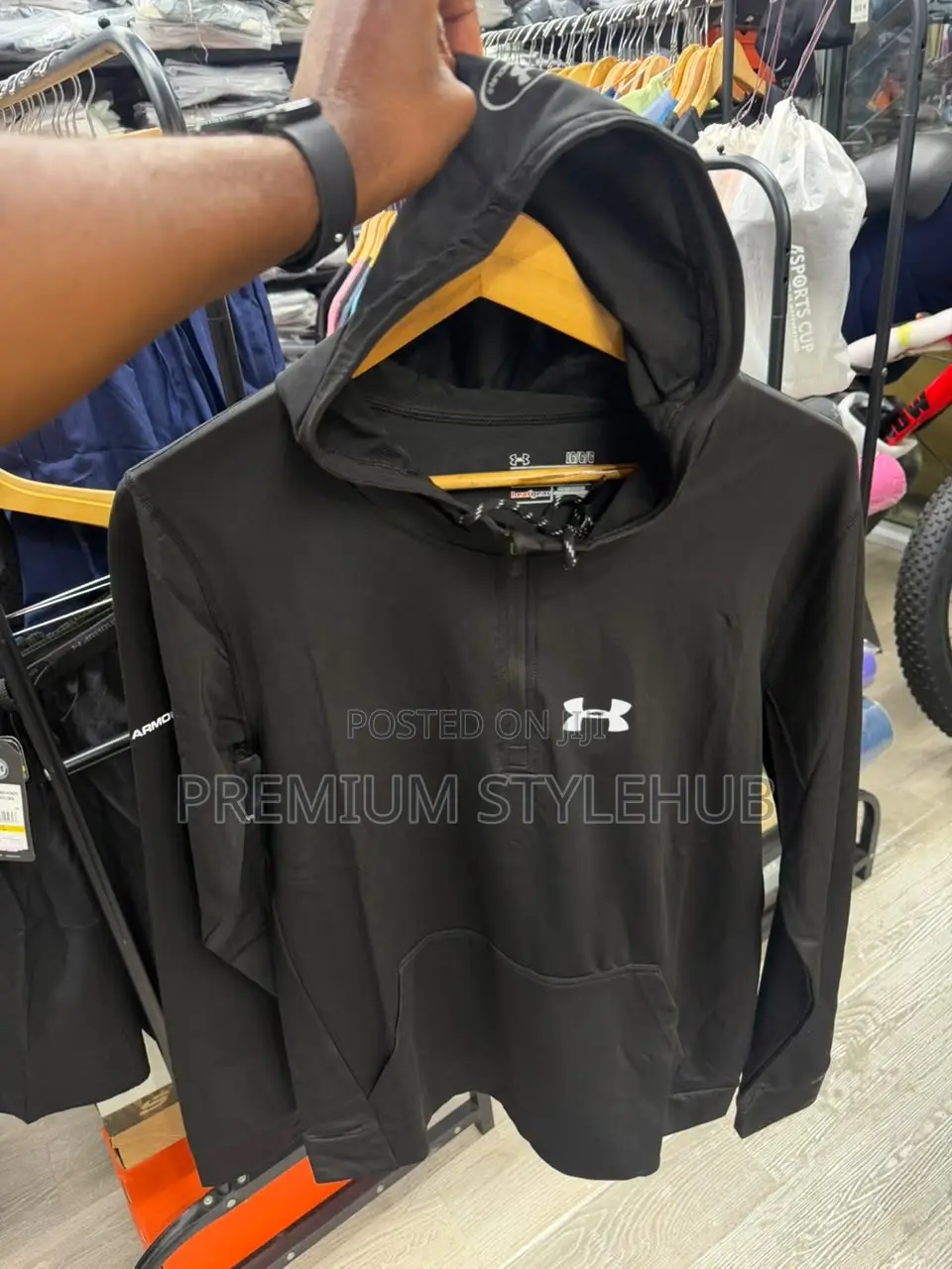Under Armor Hood Gym Top