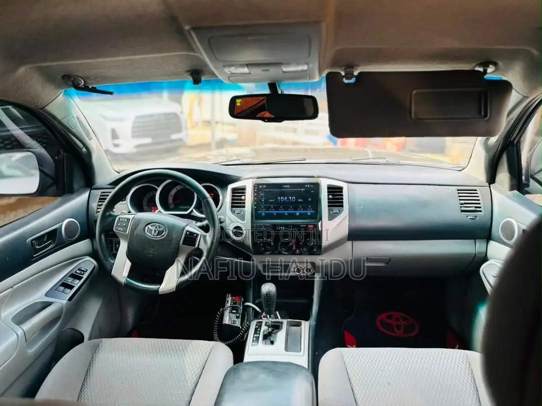 Toyota Tacoma 2014 Gold