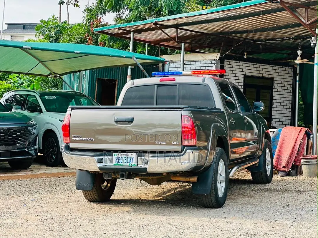 Toyota Tacoma 2014 Gold