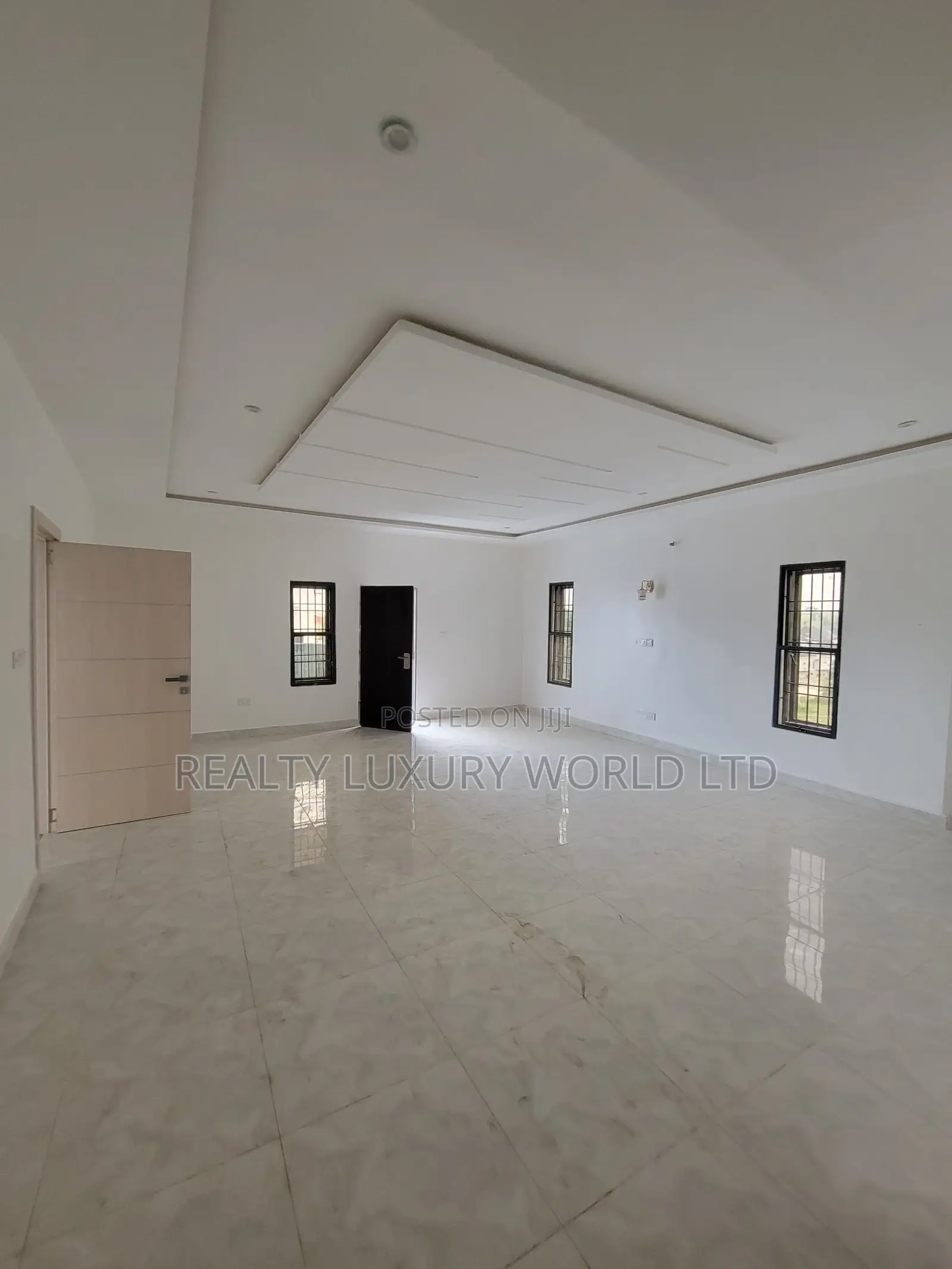 6bdrm Duplex in Kiami for sale