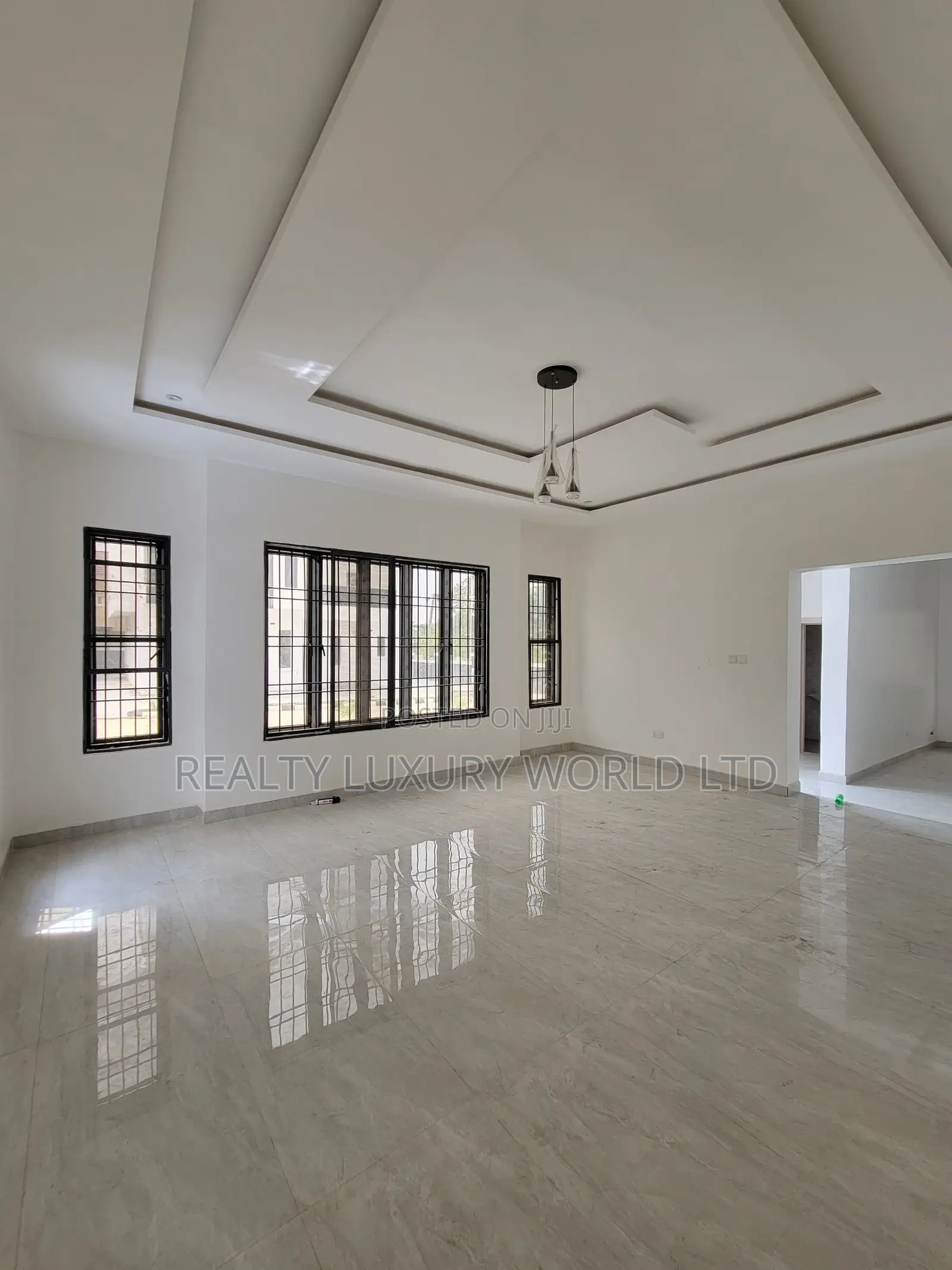 6bdrm Duplex in Kiami for sale