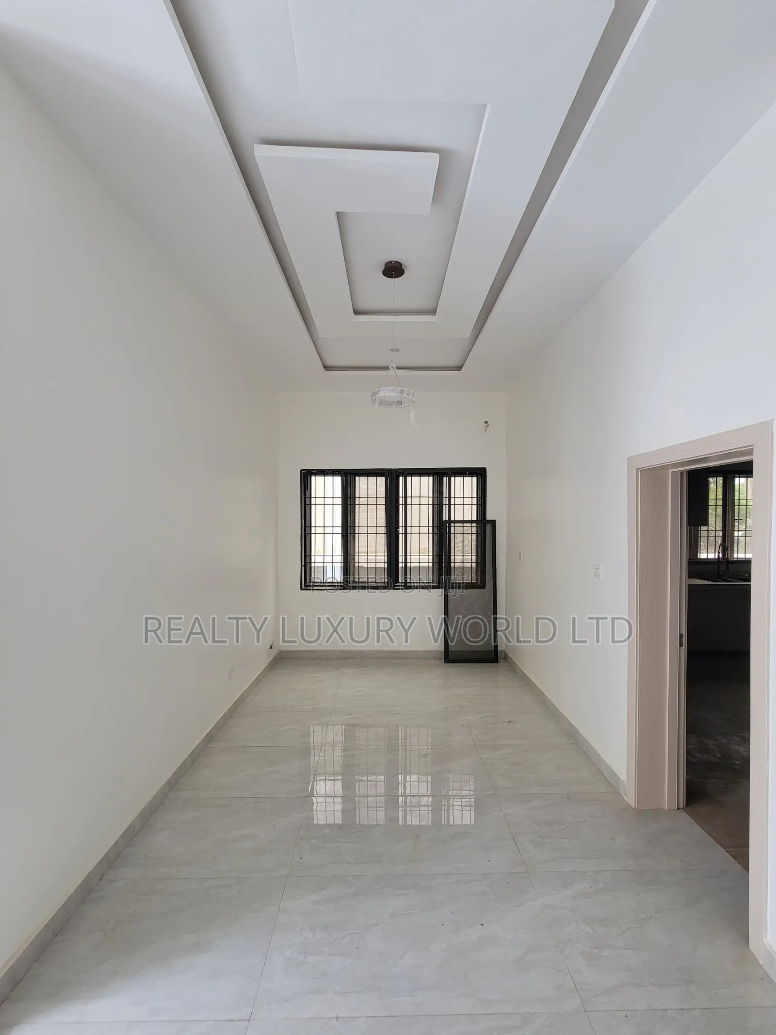 6bdrm Duplex in Kiami for sale