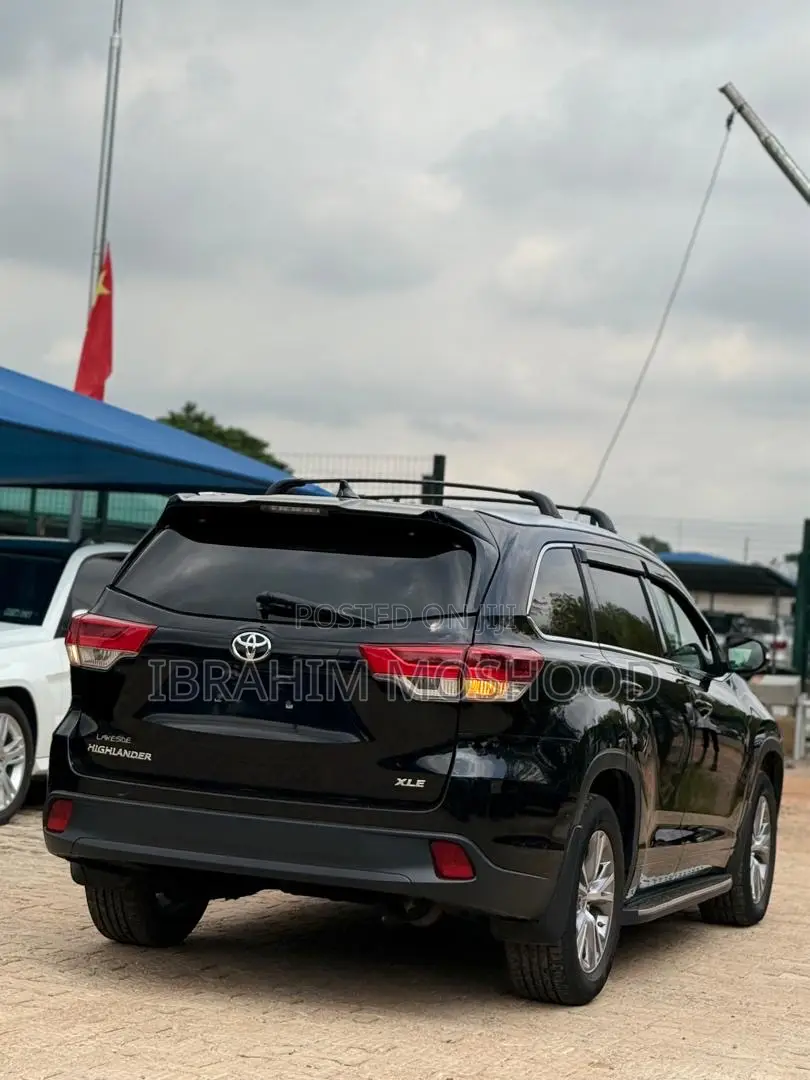Toyota Highlander XLE 4x2 V6 (3.5L 6cyl 8A) 2018 Black