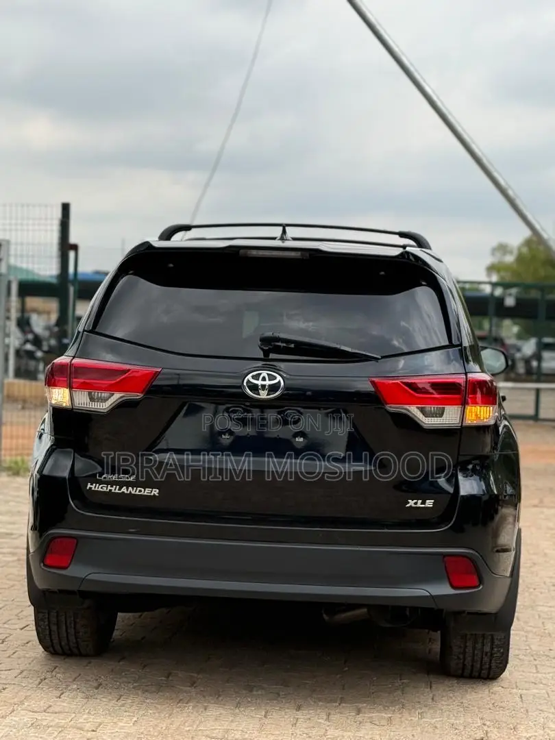 Toyota Highlander XLE 4x2 V6 (3.5L 6cyl 8A) 2018 Black