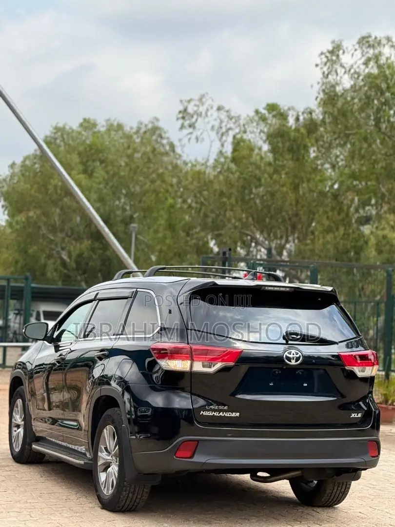 Toyota Highlander XLE 4x2 V6 (3.5L 6cyl 8A) 2018 Black