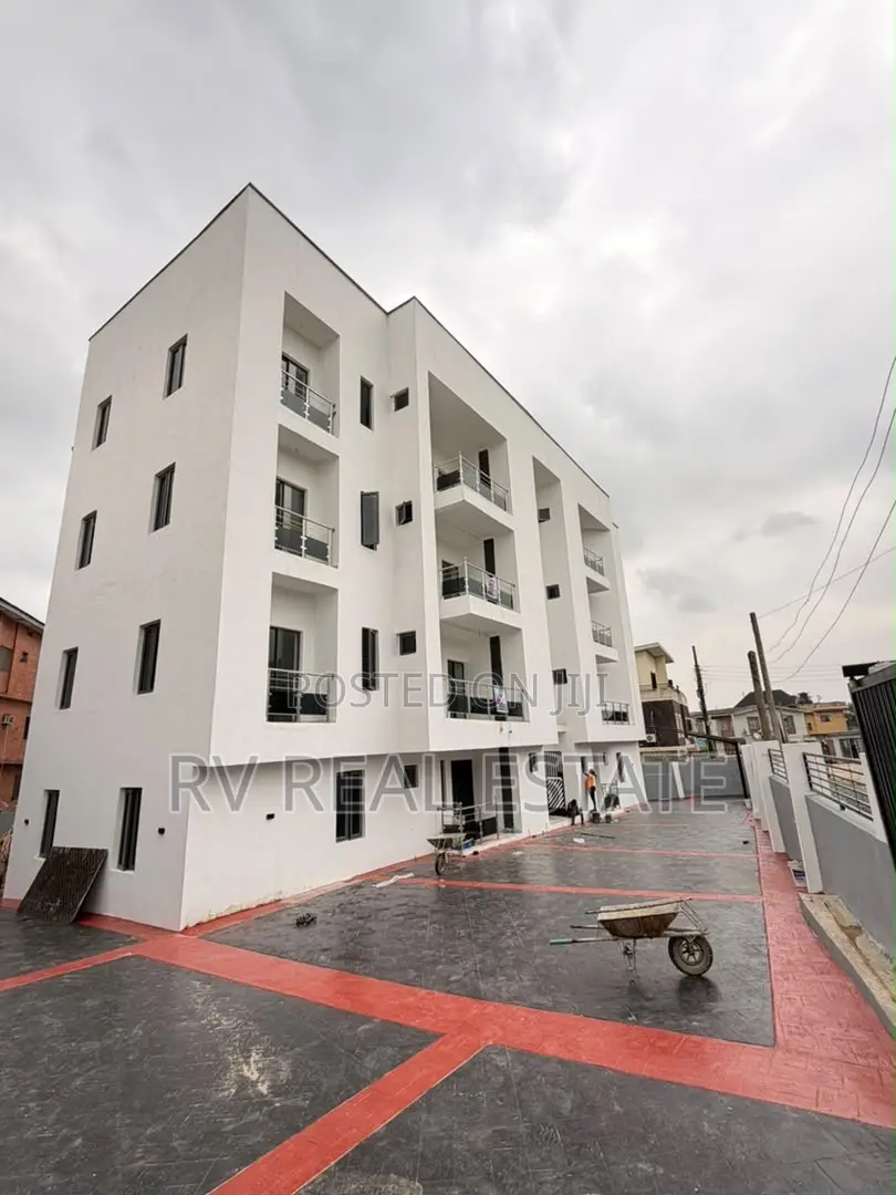 3bdrm Apartment in Gbagada for sale