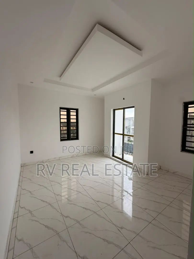 3bdrm Apartment in Gbagada for sale