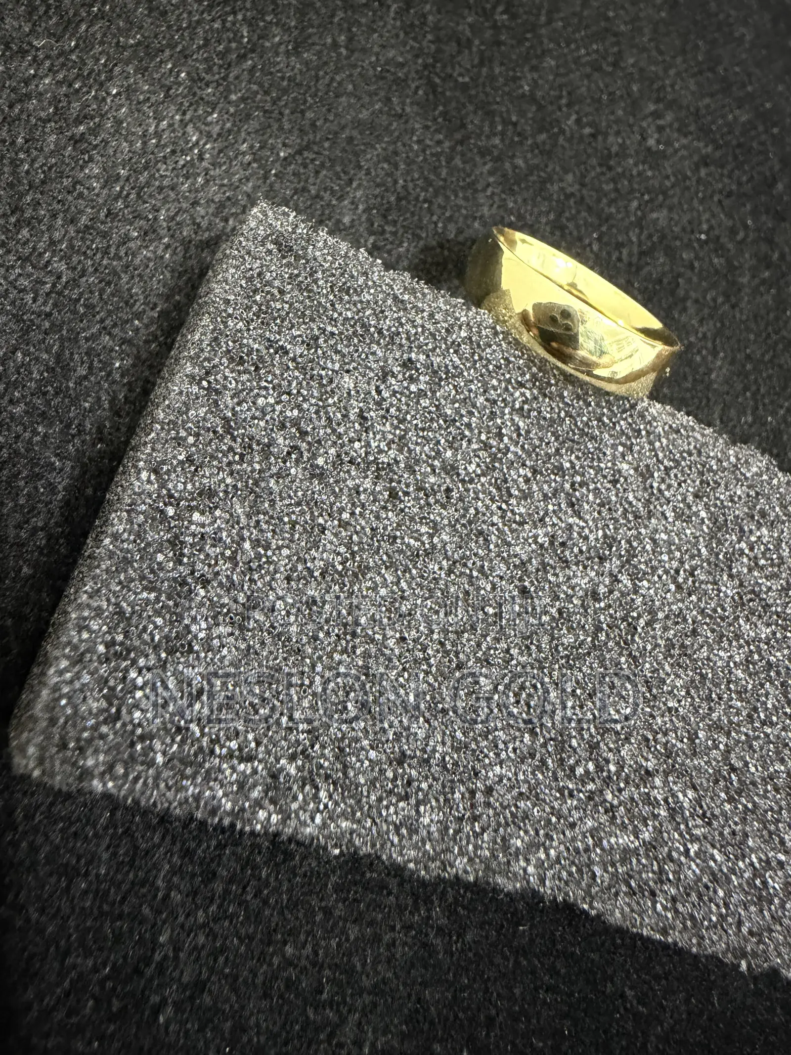 ITALY 750 Tested 18karat Solid Gold Wedding Band