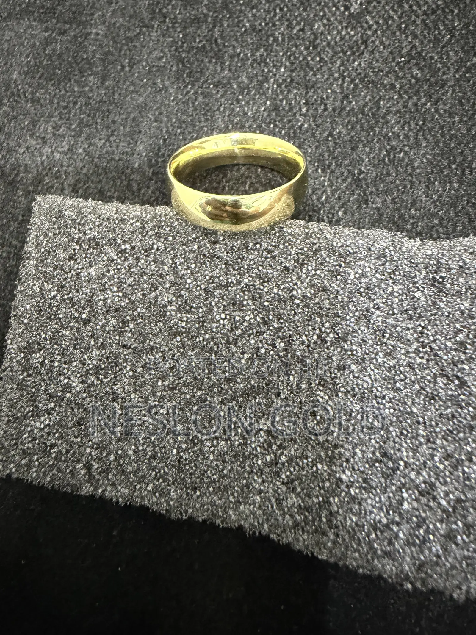 ITALY 750 Tested 18karat Solid Gold Wedding Band