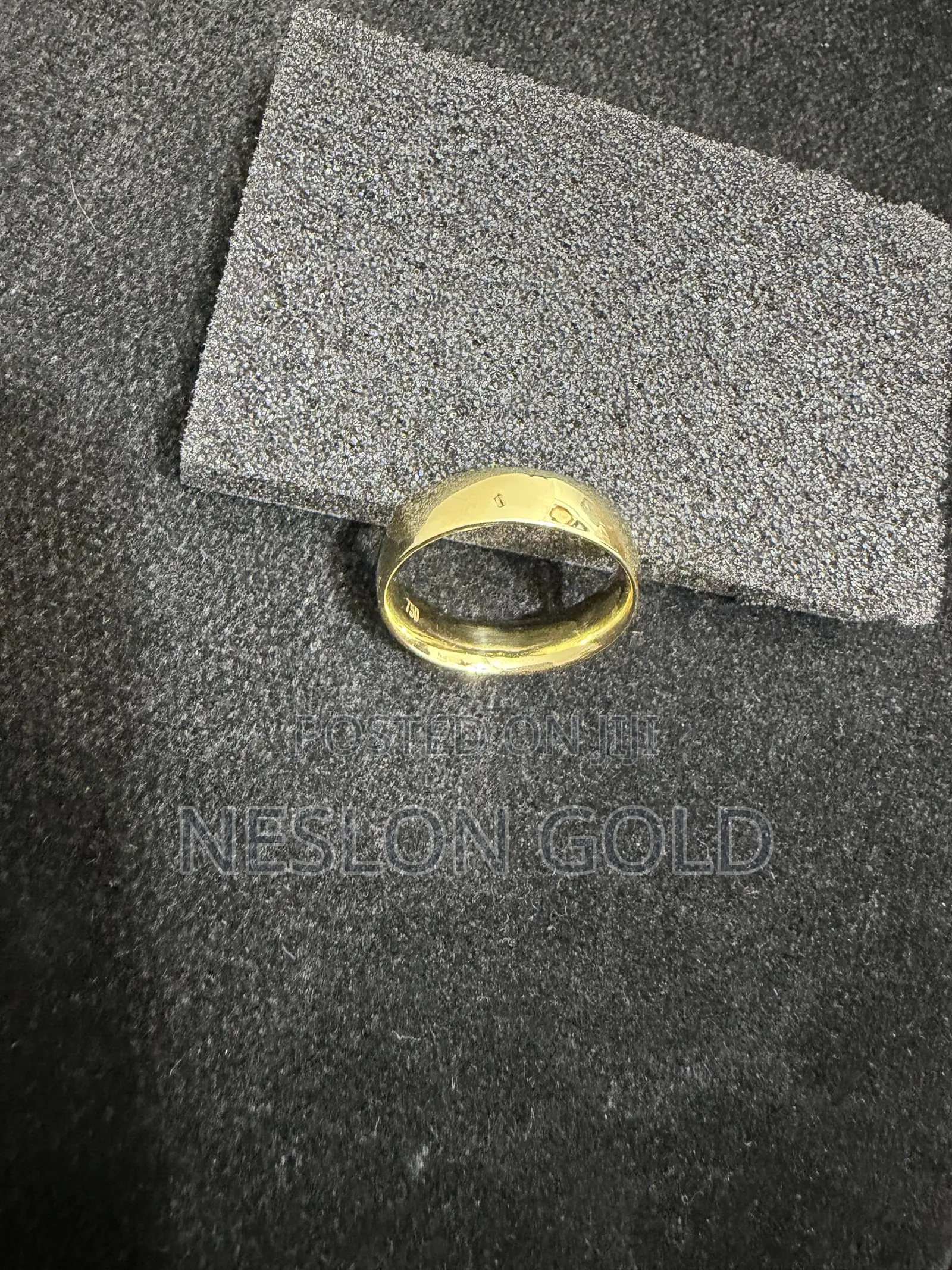 ITALY 750 Tested 18karat Solid Gold Wedding Band