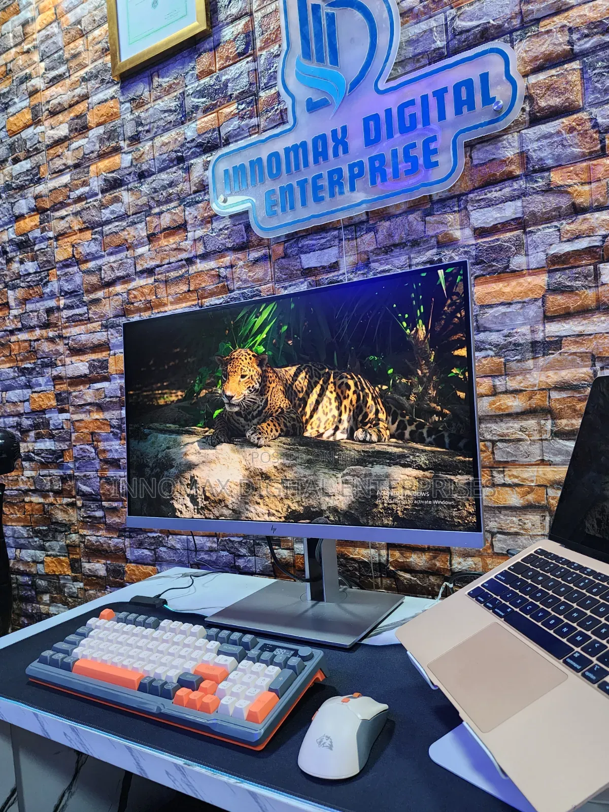 HP EliteDisplay 27-Inch Frameless IPS QHD 1440p With USB-C Monitor