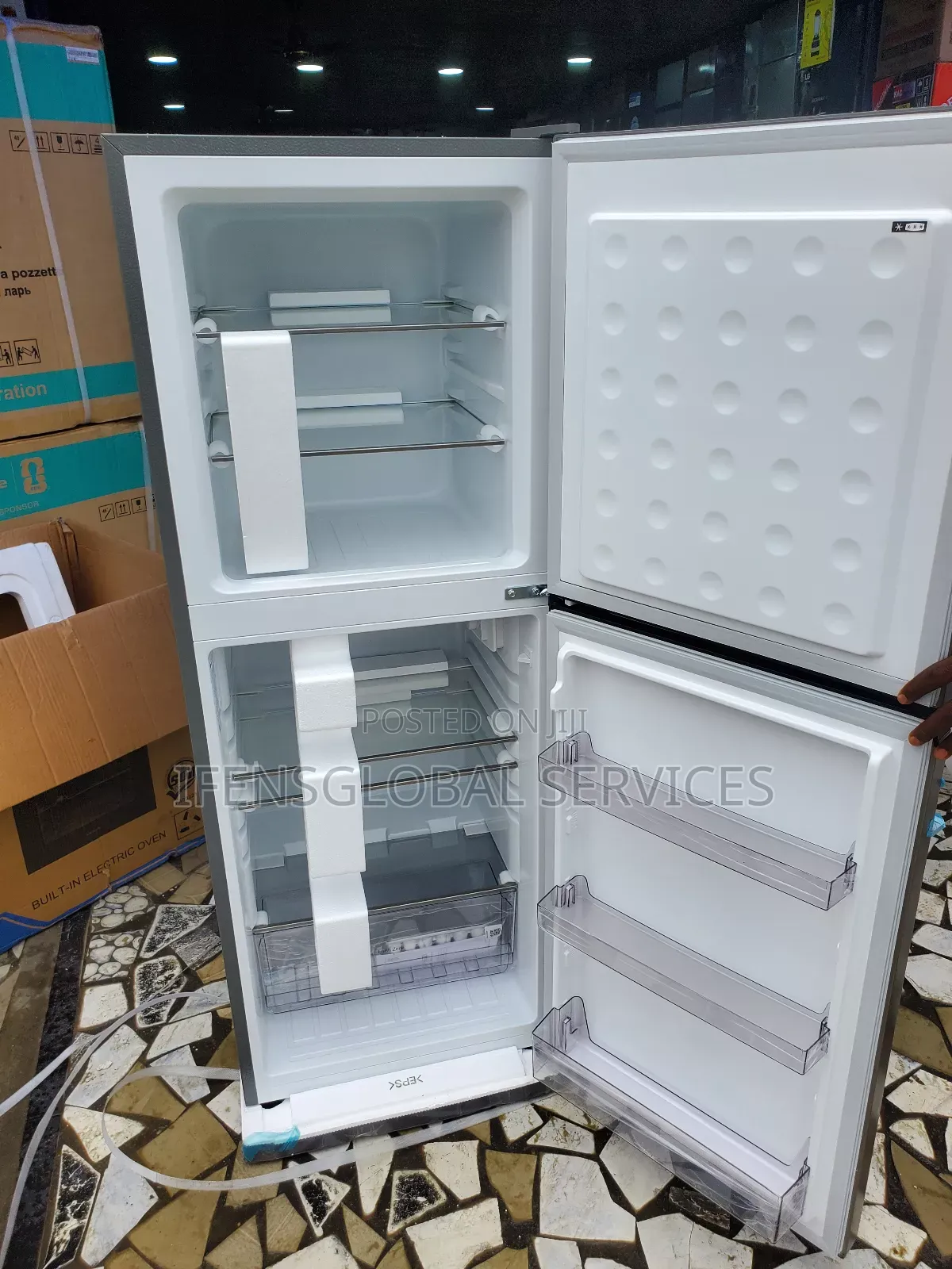 LG Refrigerator With Big Freezer Space