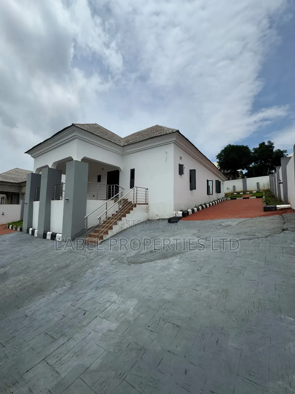 3bdrm Bungalow in Nzube Estate for sale