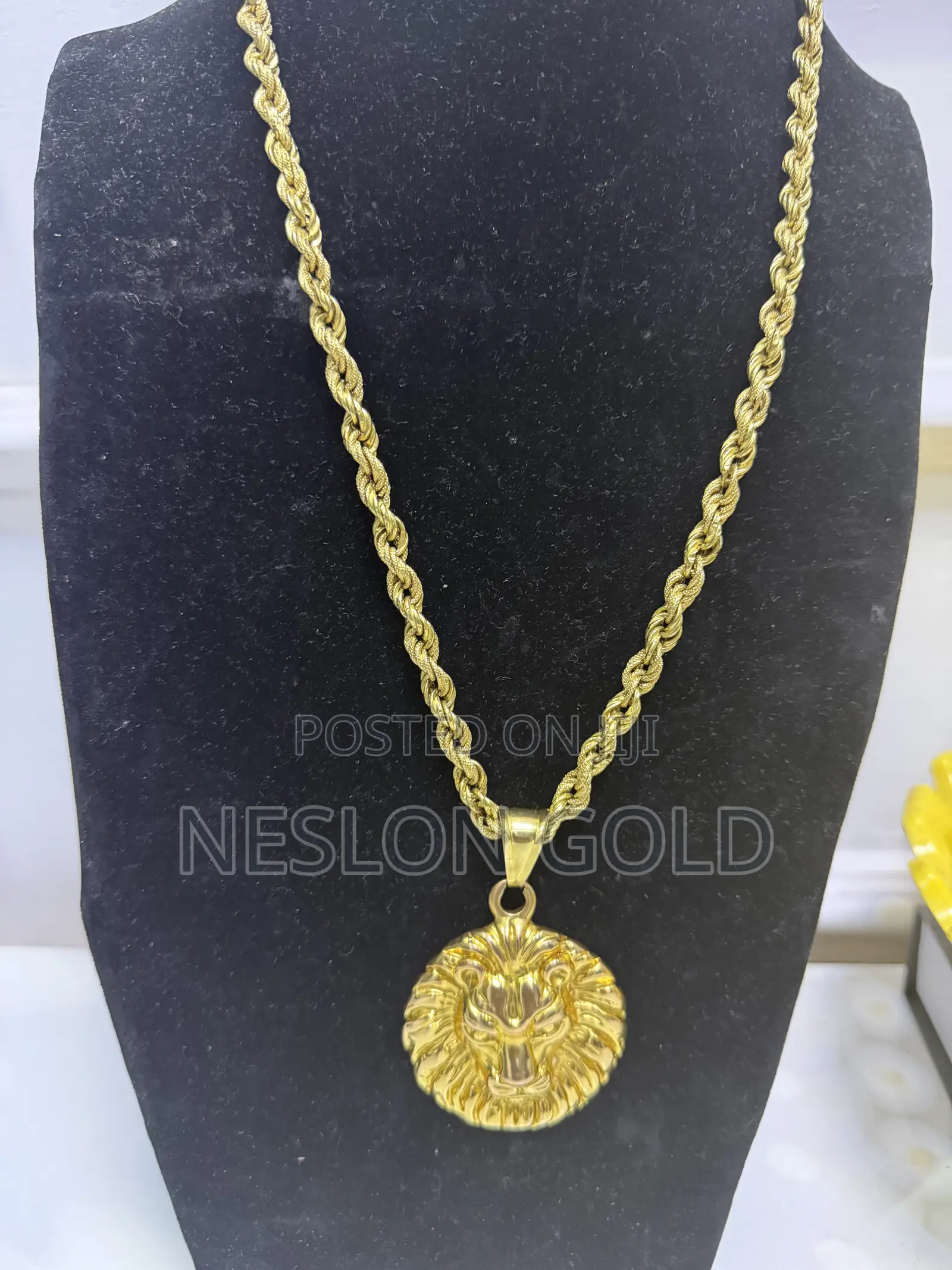 ITALY 750 Tested 18karat Solid Gold Necklace