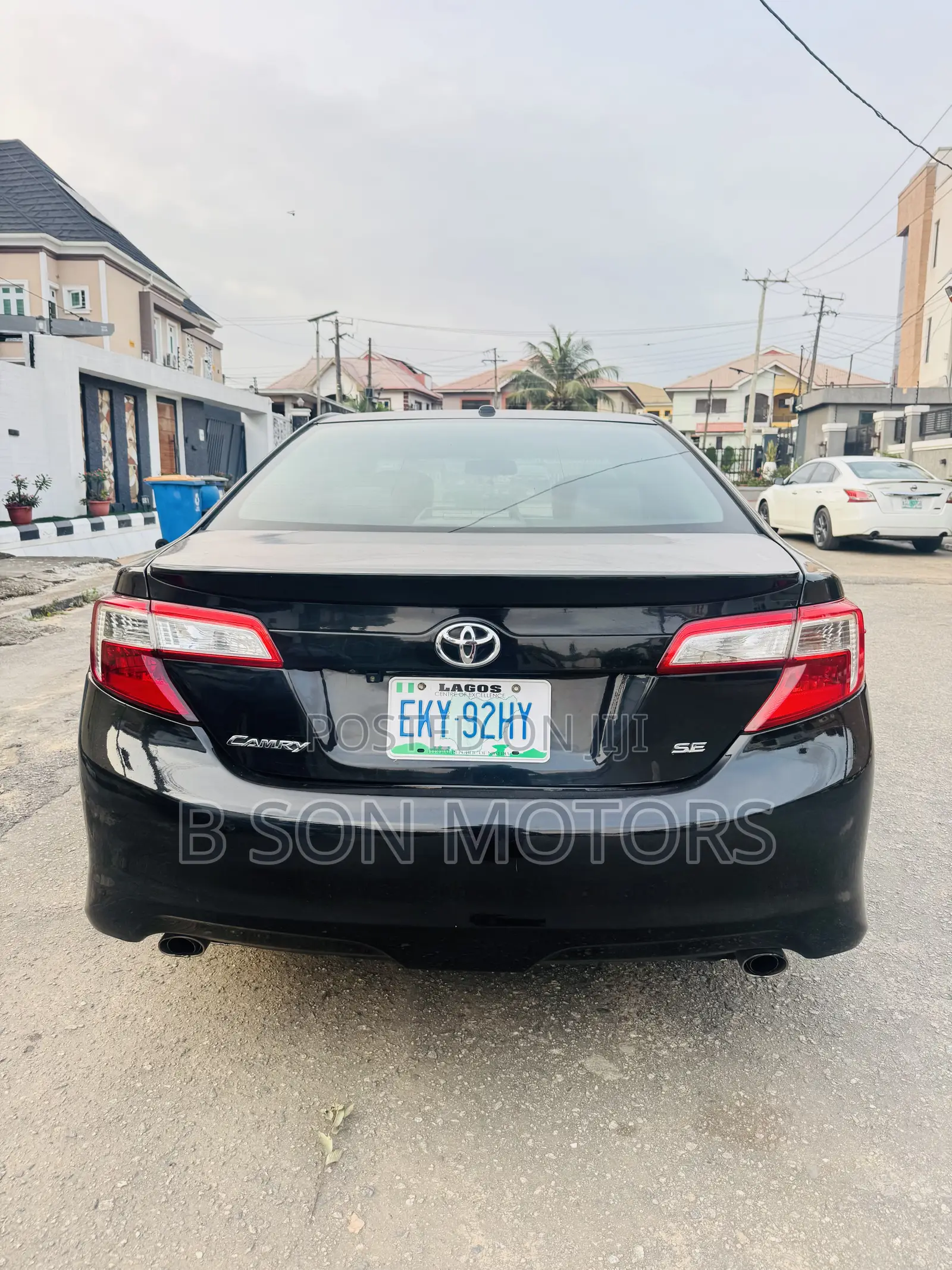 Toyota Camry SE V6 4dr Sedan (3.5L 6cyl 6A) 2012 Black