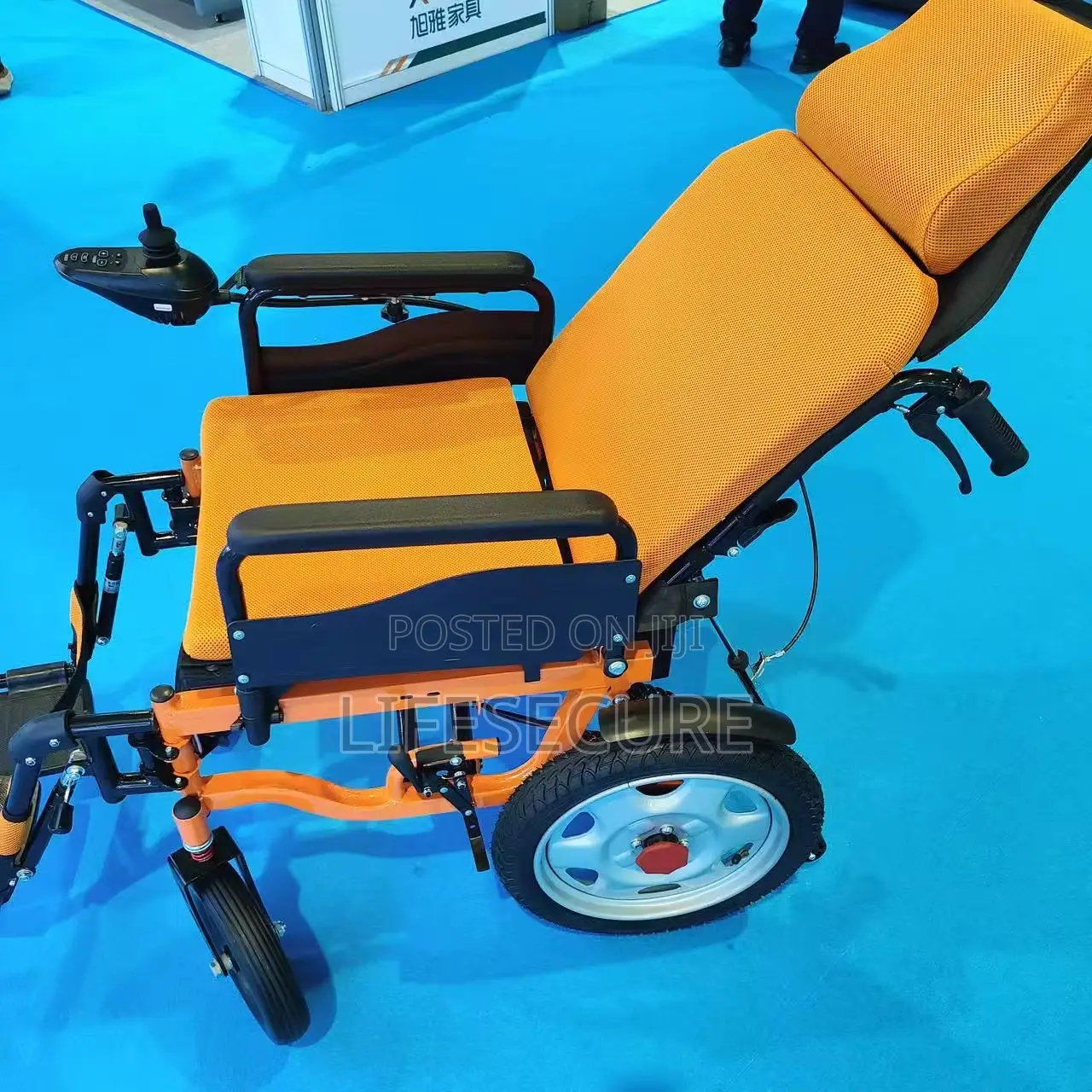 New Lithium Battery Powerful Motorized Electric Reclining Wheelchair