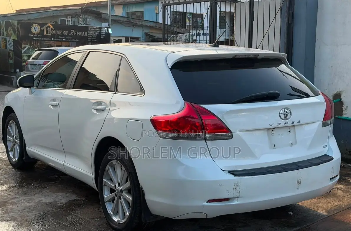 Toyota Venza 2010 White