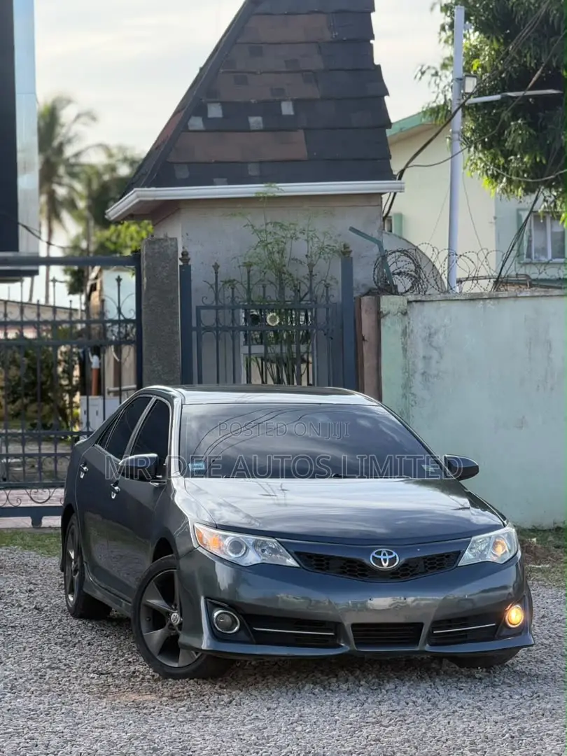 Toyota Camry 2013 Gray