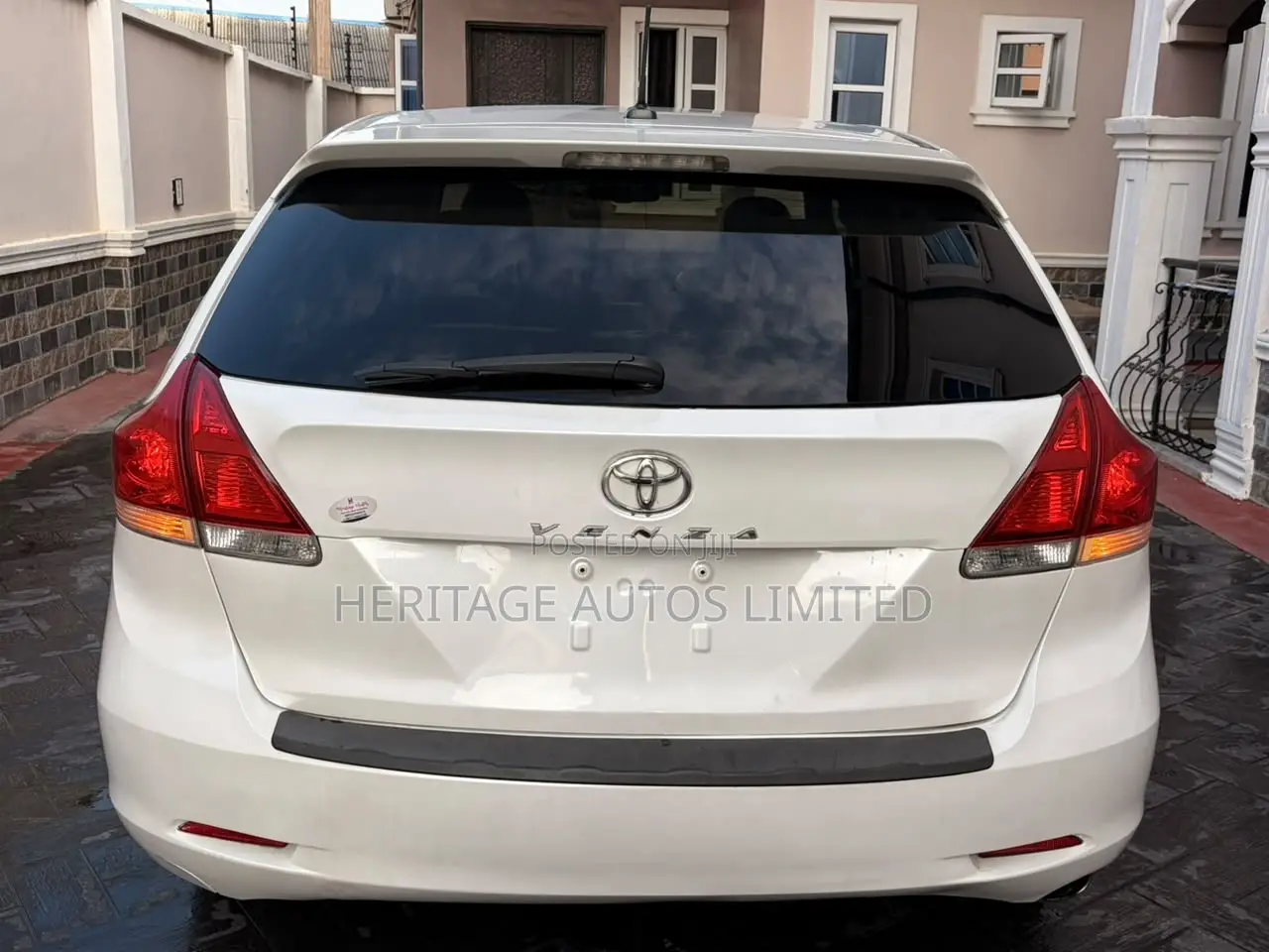 Toyota Venza LE 2010 White