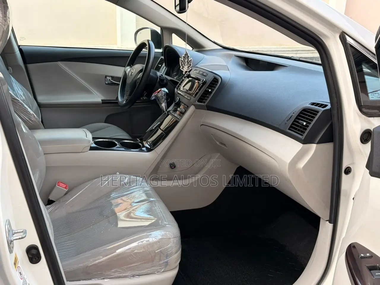 Toyota Venza LE 2010 White