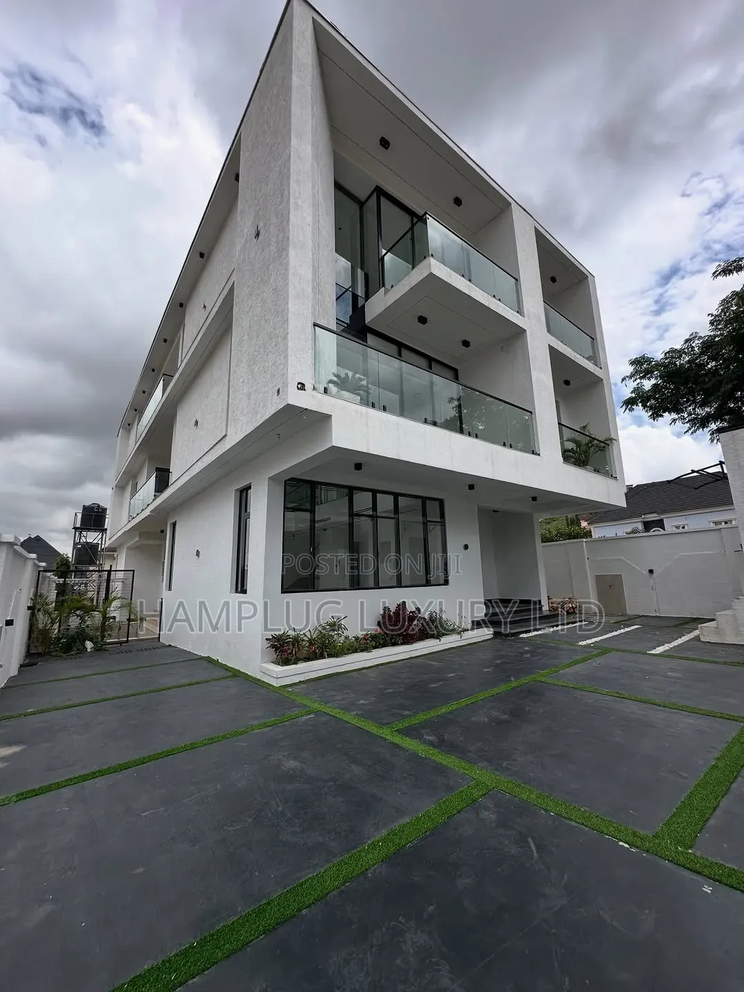 5bdrm Duplex in Apo Resettlement for sale