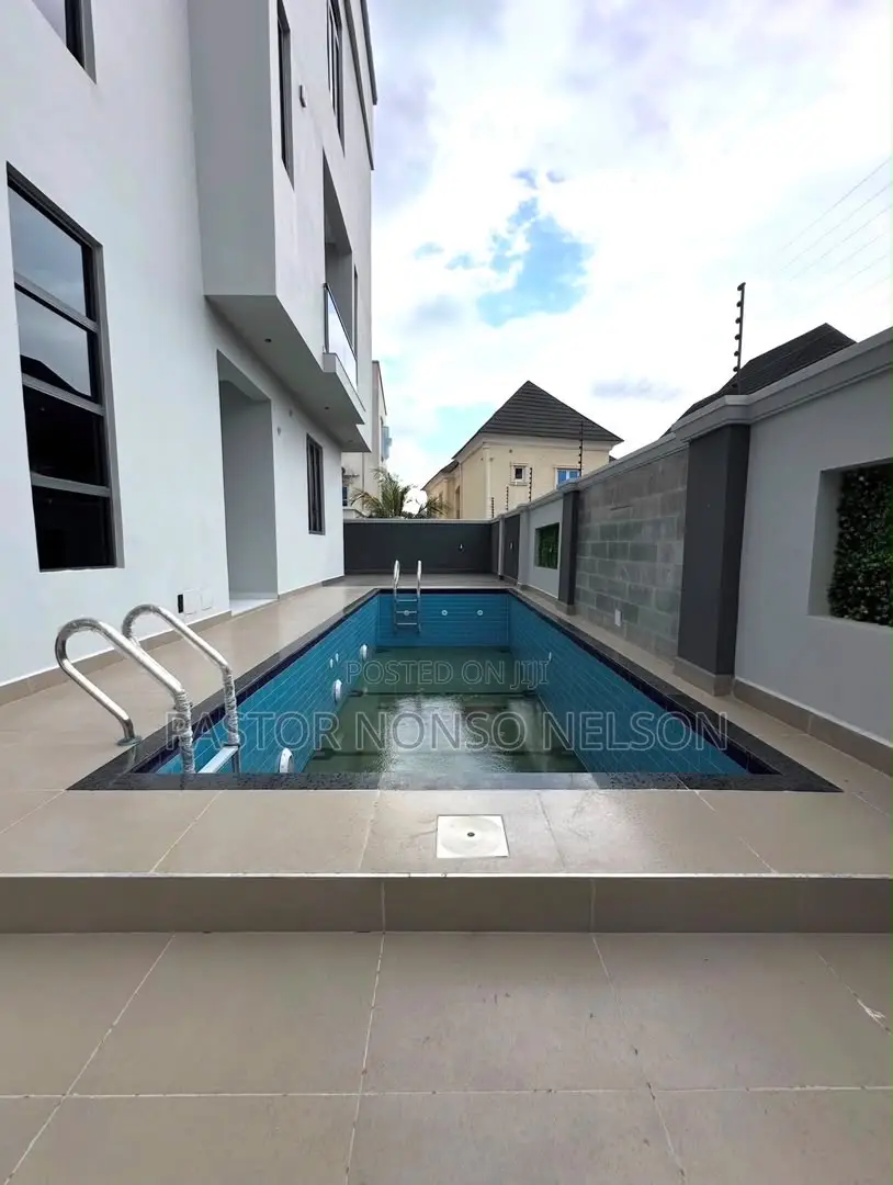 5bdrm Duplex in Apo - Resttlement, for sale