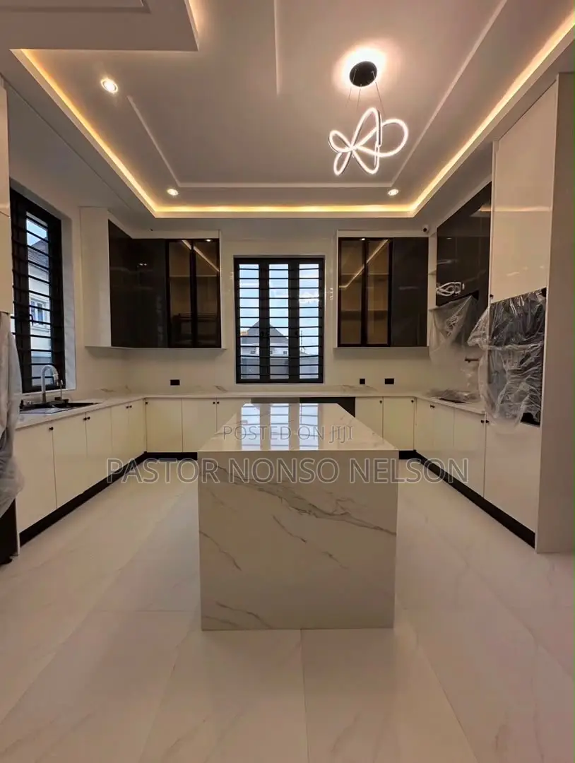 5bdrm Duplex in Apo - Resttlement, for sale
