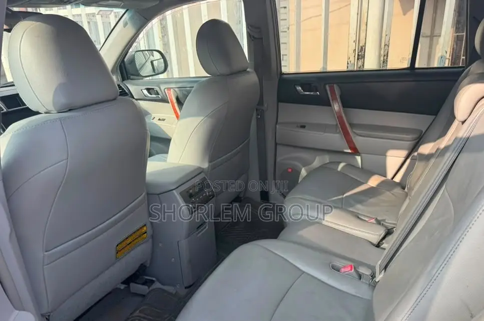 Toyota Highlander 2010 Silver