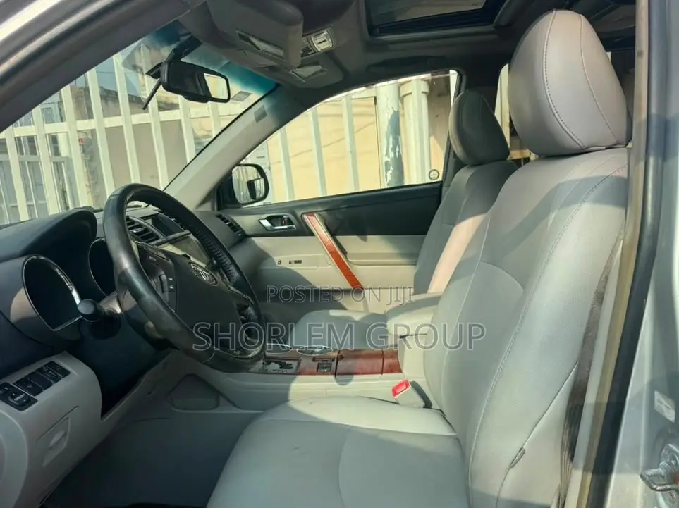Toyota Highlander 2010 Silver