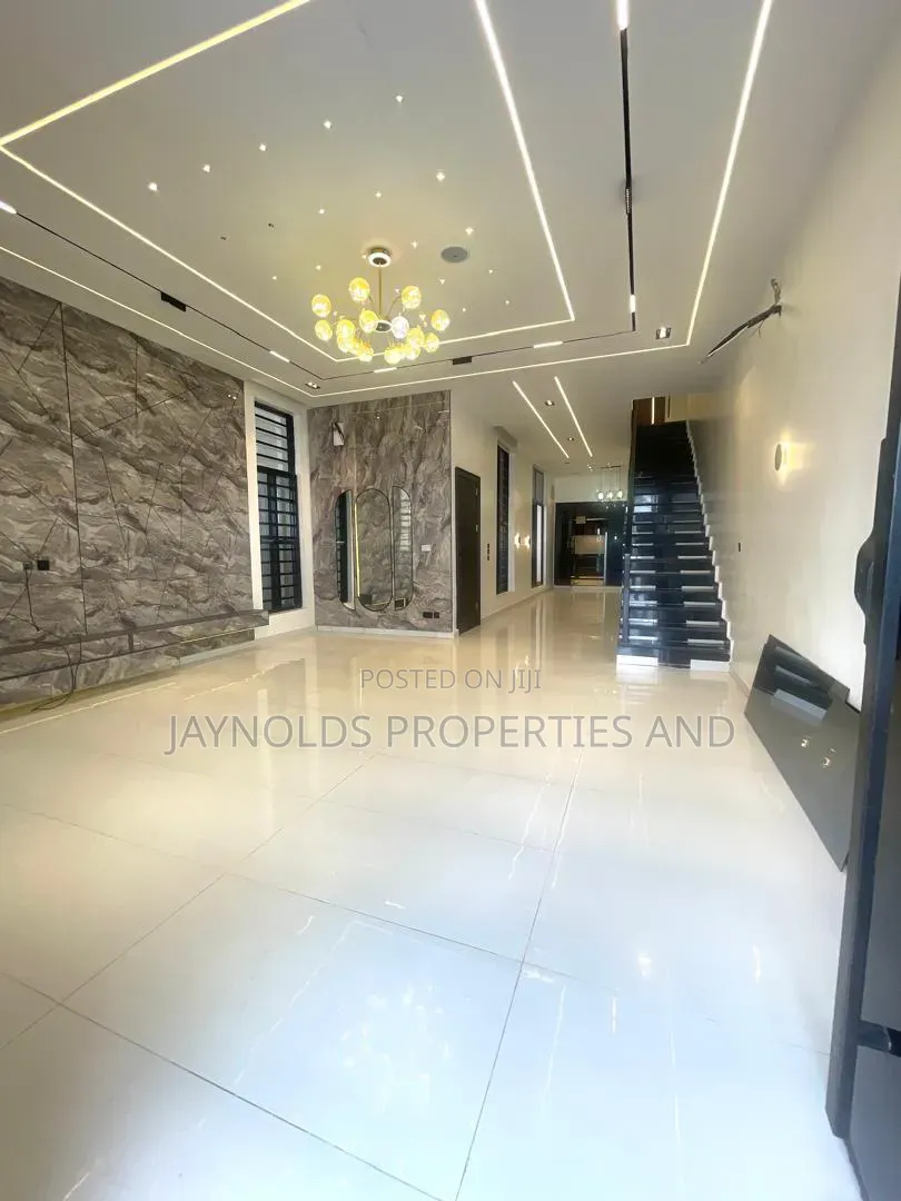 5bdrm Duplex in Ikota for sale