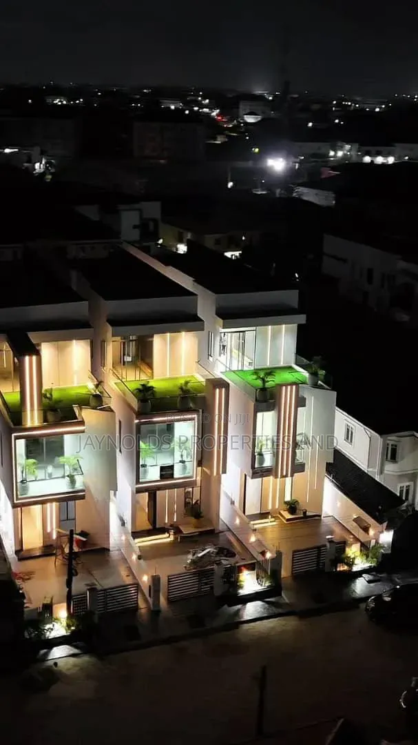 5bdrm Duplex in Ikota for sale