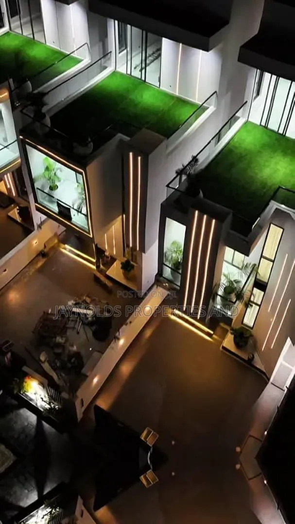 5bdrm Duplex in Ikota for sale