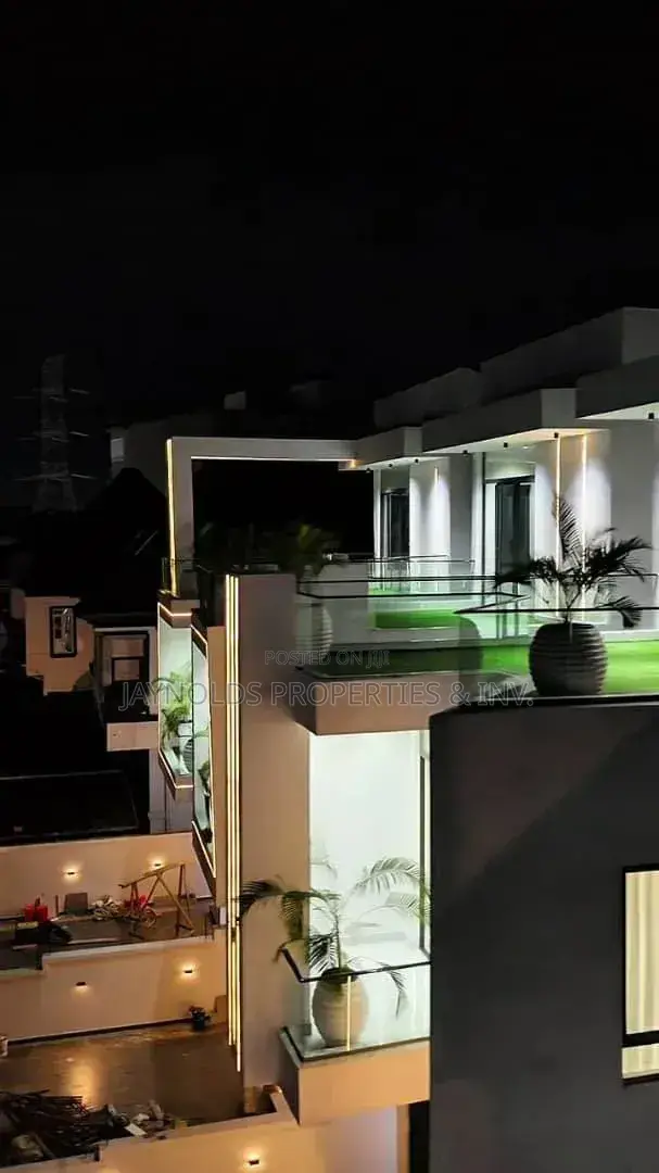 5bdrm Duplex in Ikota for sale