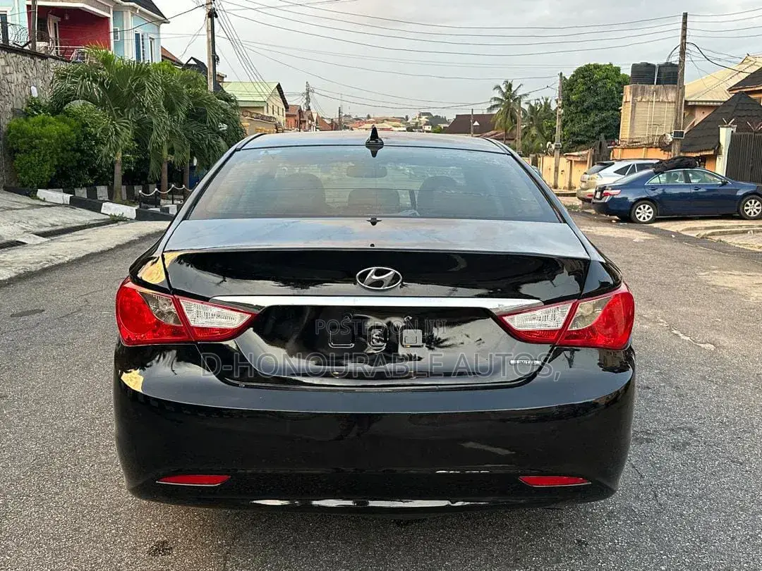 Hyundai Sonata Limited 2.0T Sedan (2.0L 4cyl 6A) 2013 Black