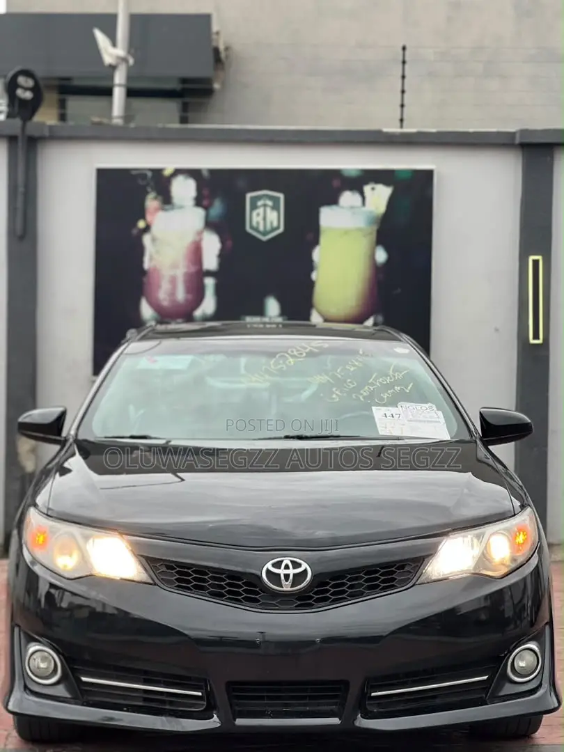 Toyota Camry SE V6 4dr Sedan (3.5L 6cyl 6A) 2012 Black