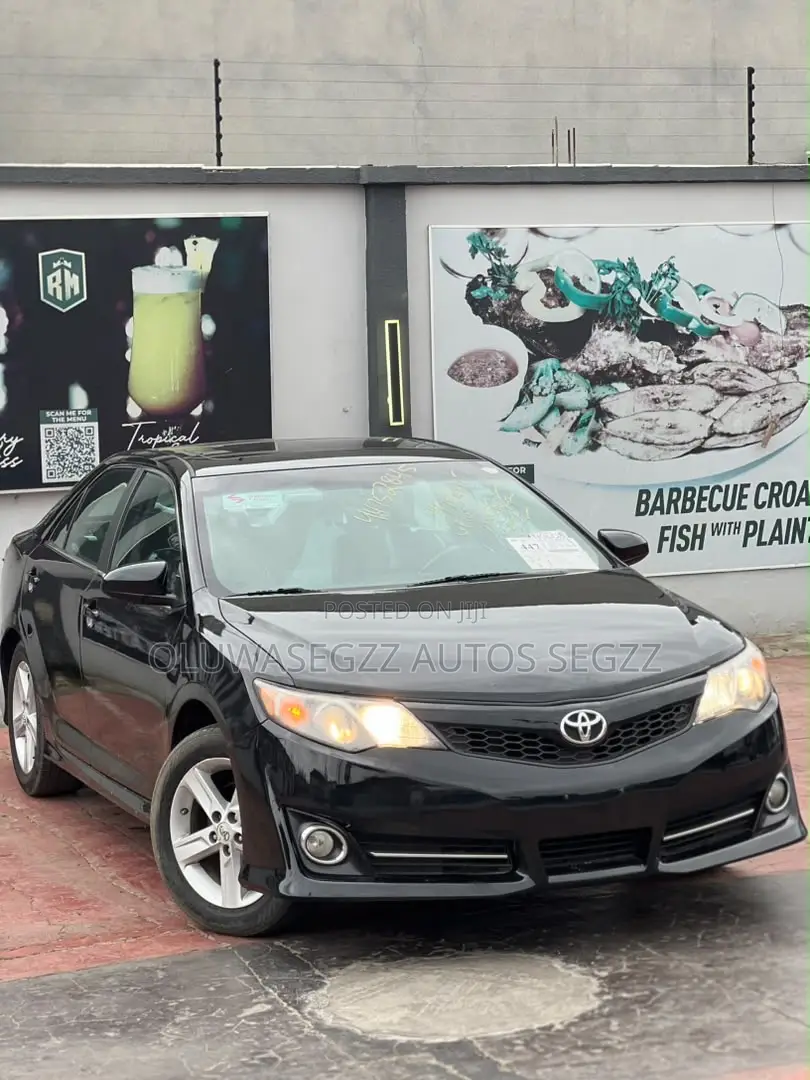 Toyota Camry SE V6 4dr Sedan (3.5L 6cyl 6A) 2012 Black