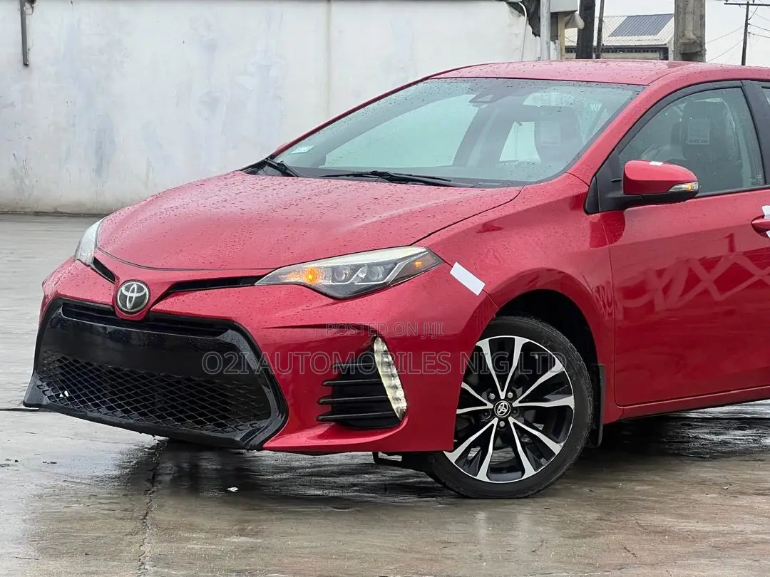Toyota Camry 2018 Red