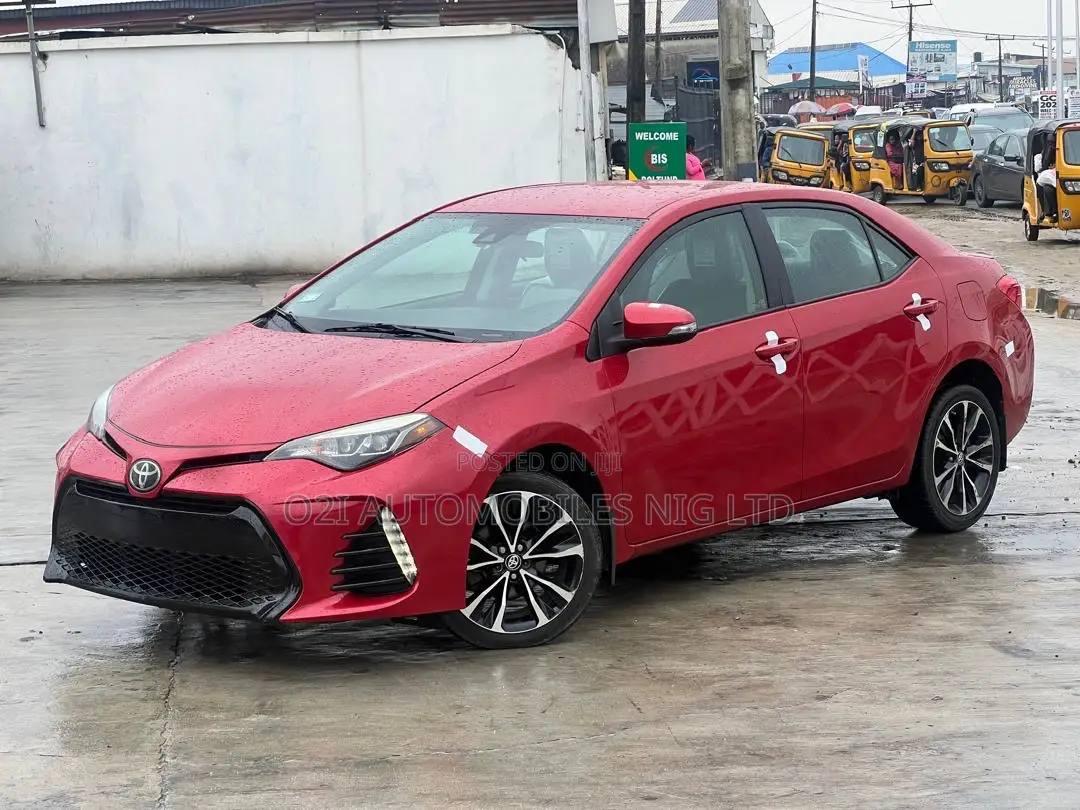 Toyota Camry 2018 Red