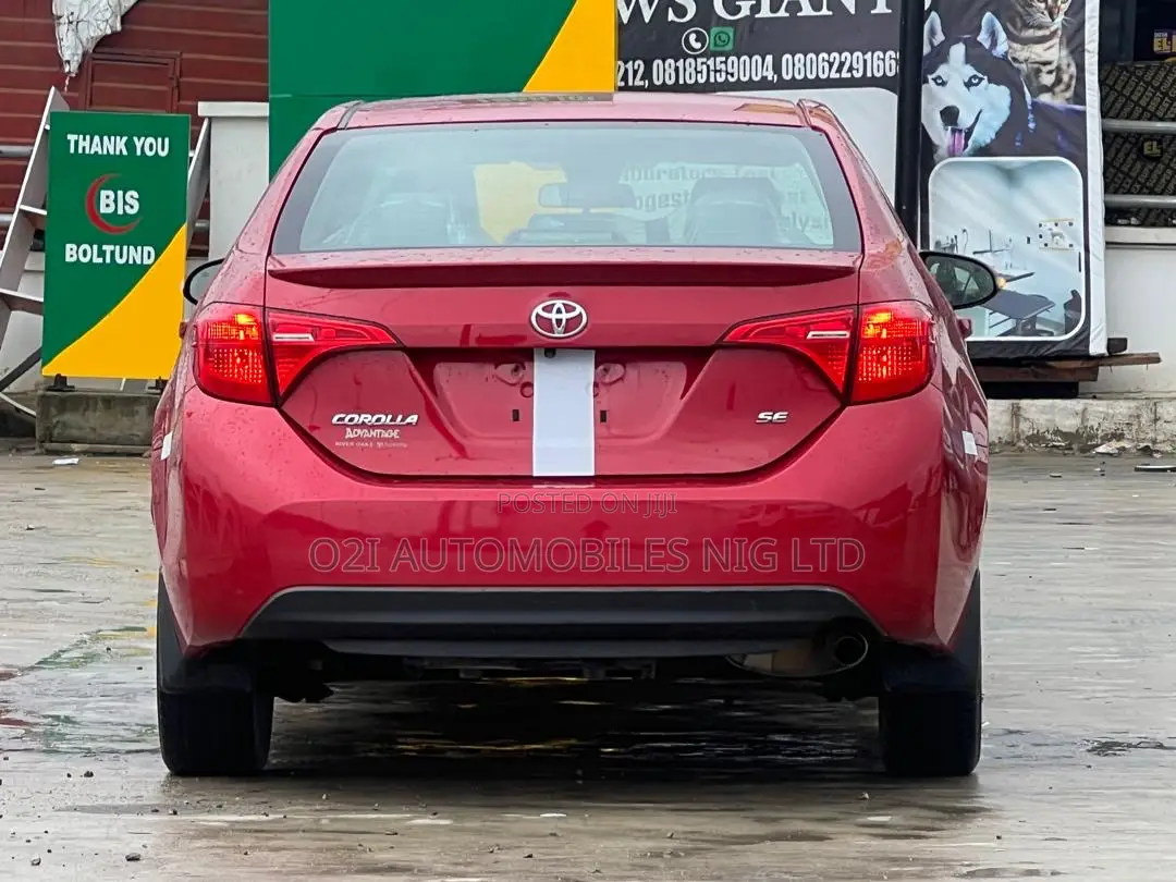 Toyota Camry 2018 Red