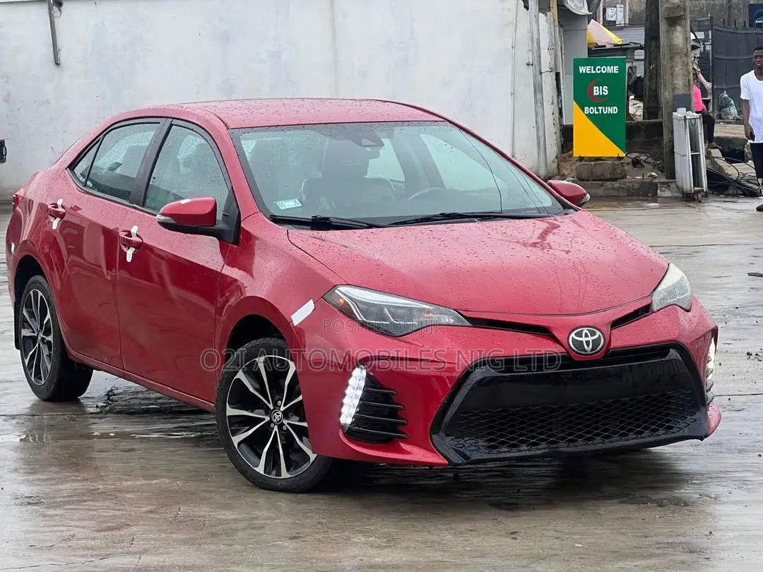 Toyota Camry 2018 Red