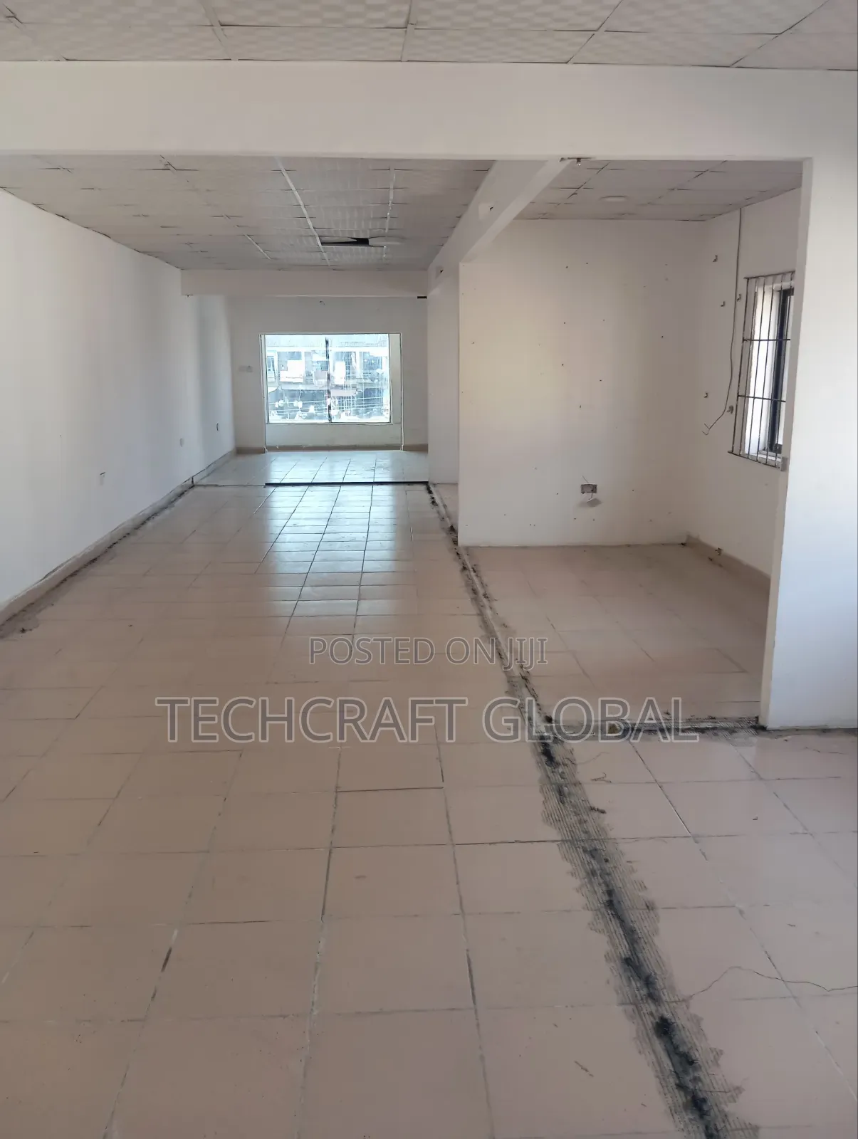 Very Spacious Shop/Office/Hall +2 Toilet to Let Directly Facing Expres