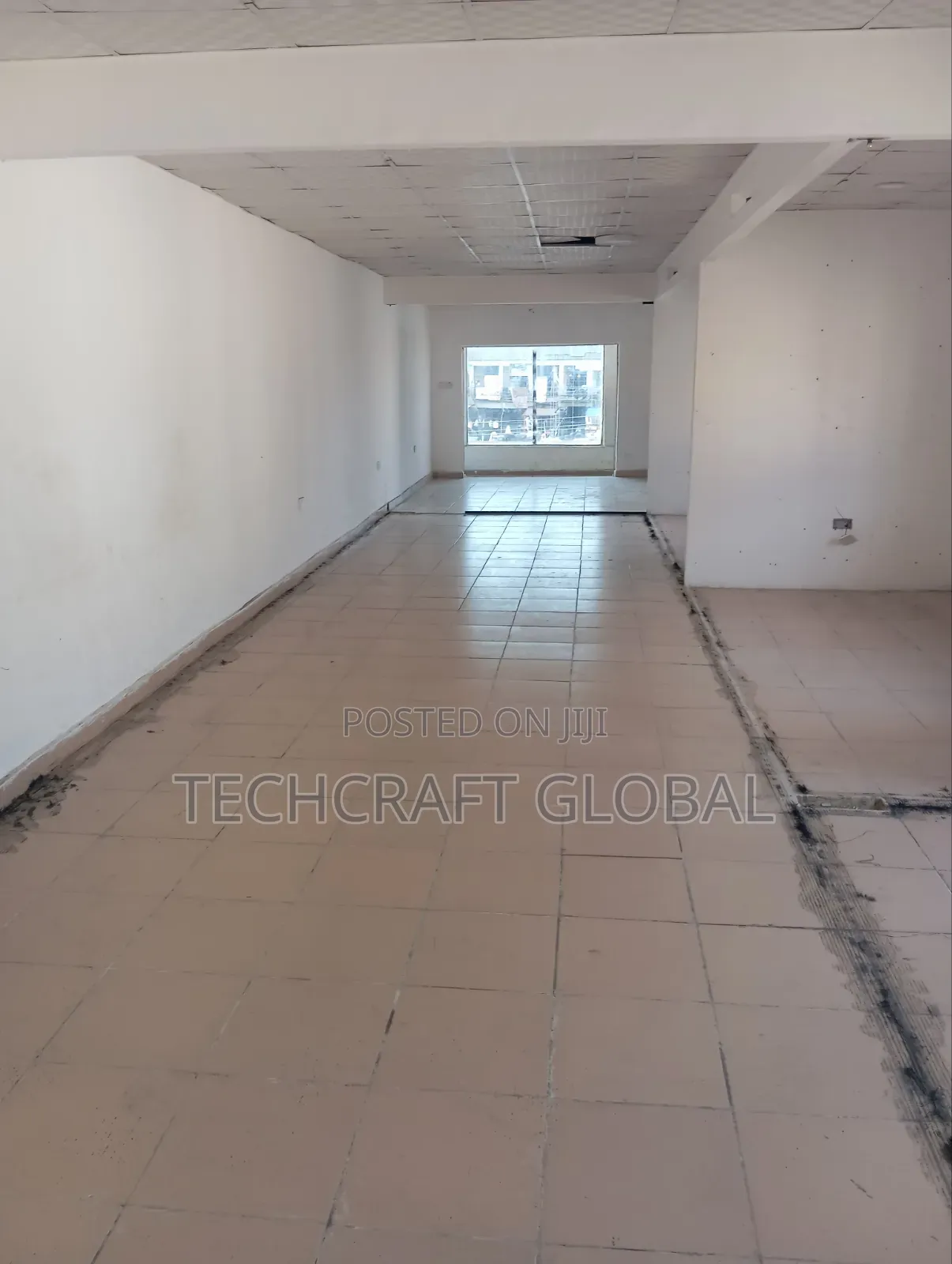 Very Spacious Shop/Office/Hall +2 Toilet to Let Directly Facing Expres