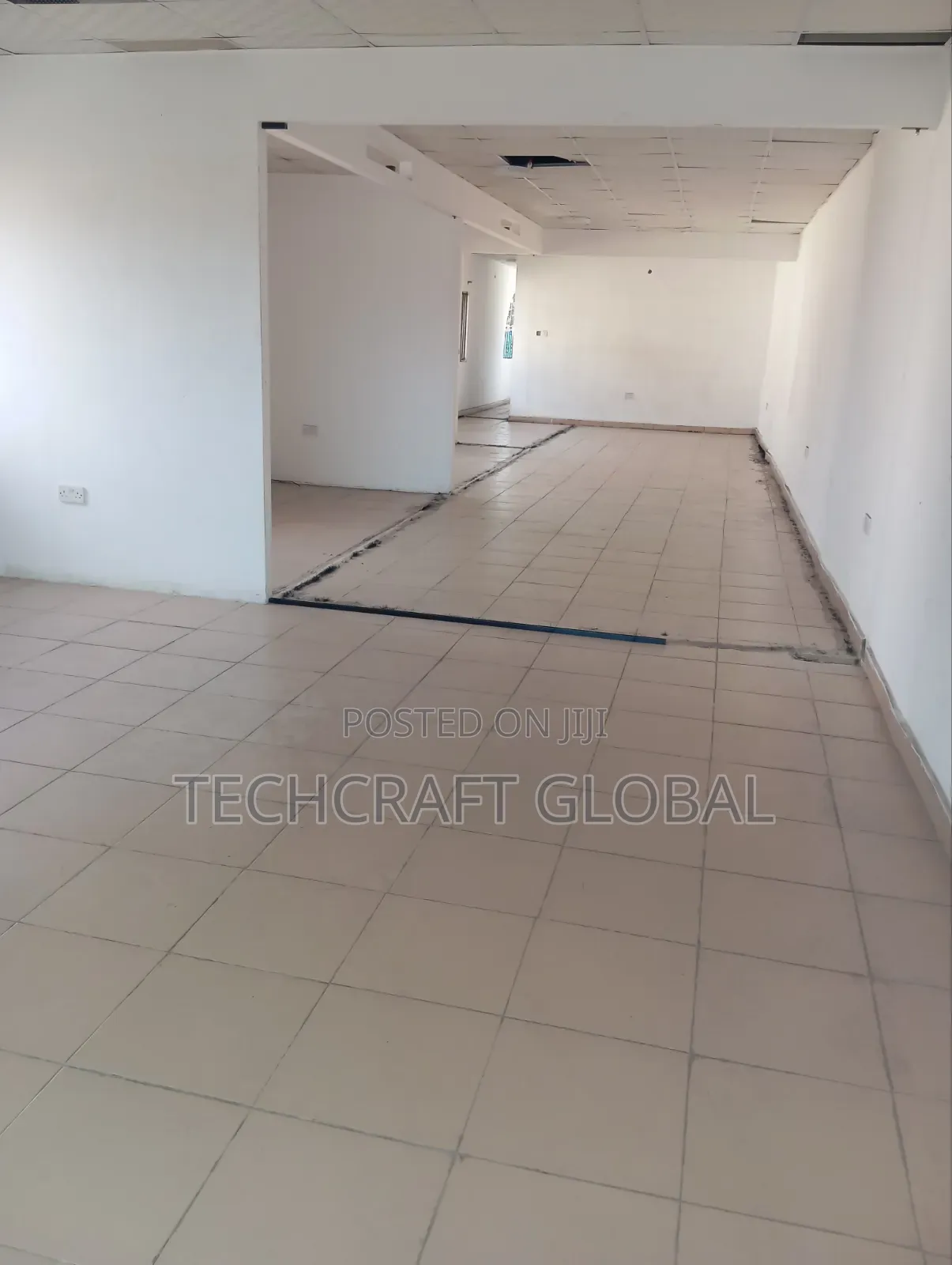 Very Spacious Shop/Office/Hall +2 Toilet to Let Directly Facing Expres